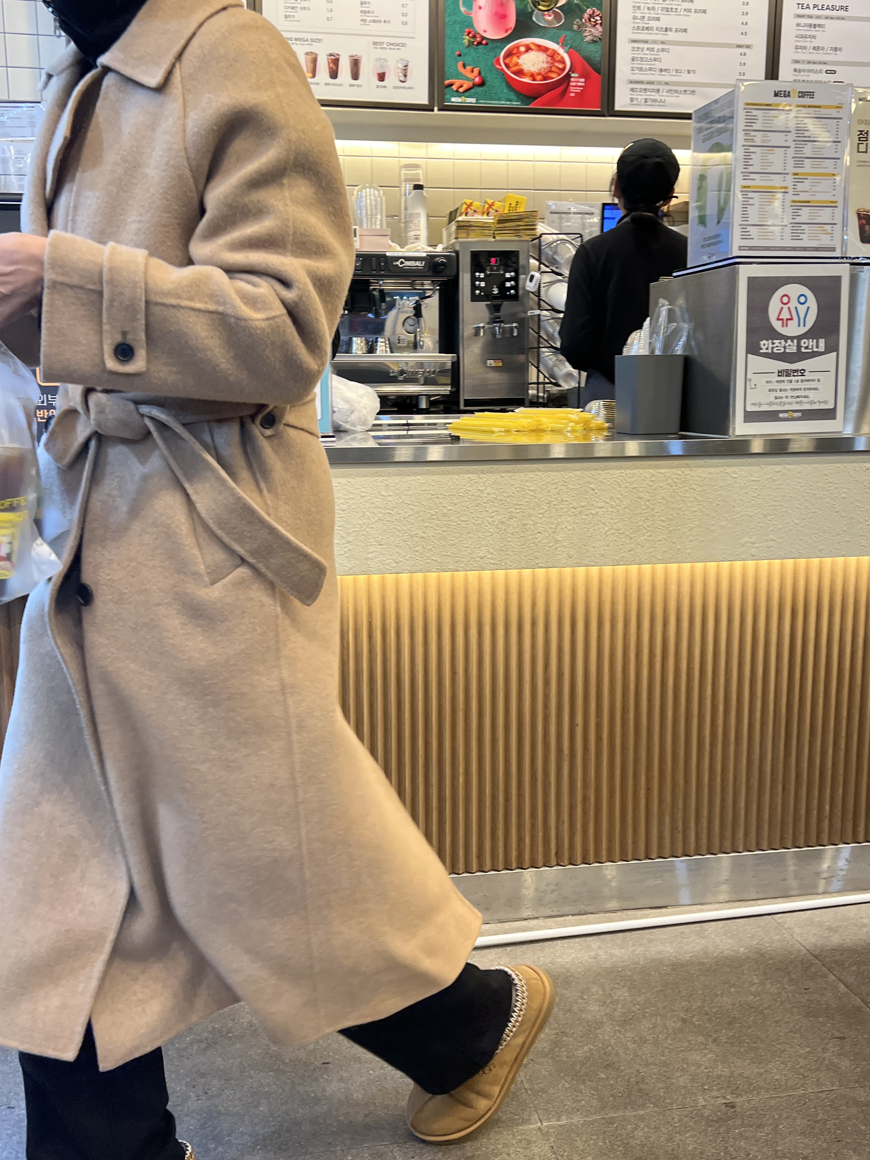 UGG Tasman Slipper Chestnut 착용 스타일