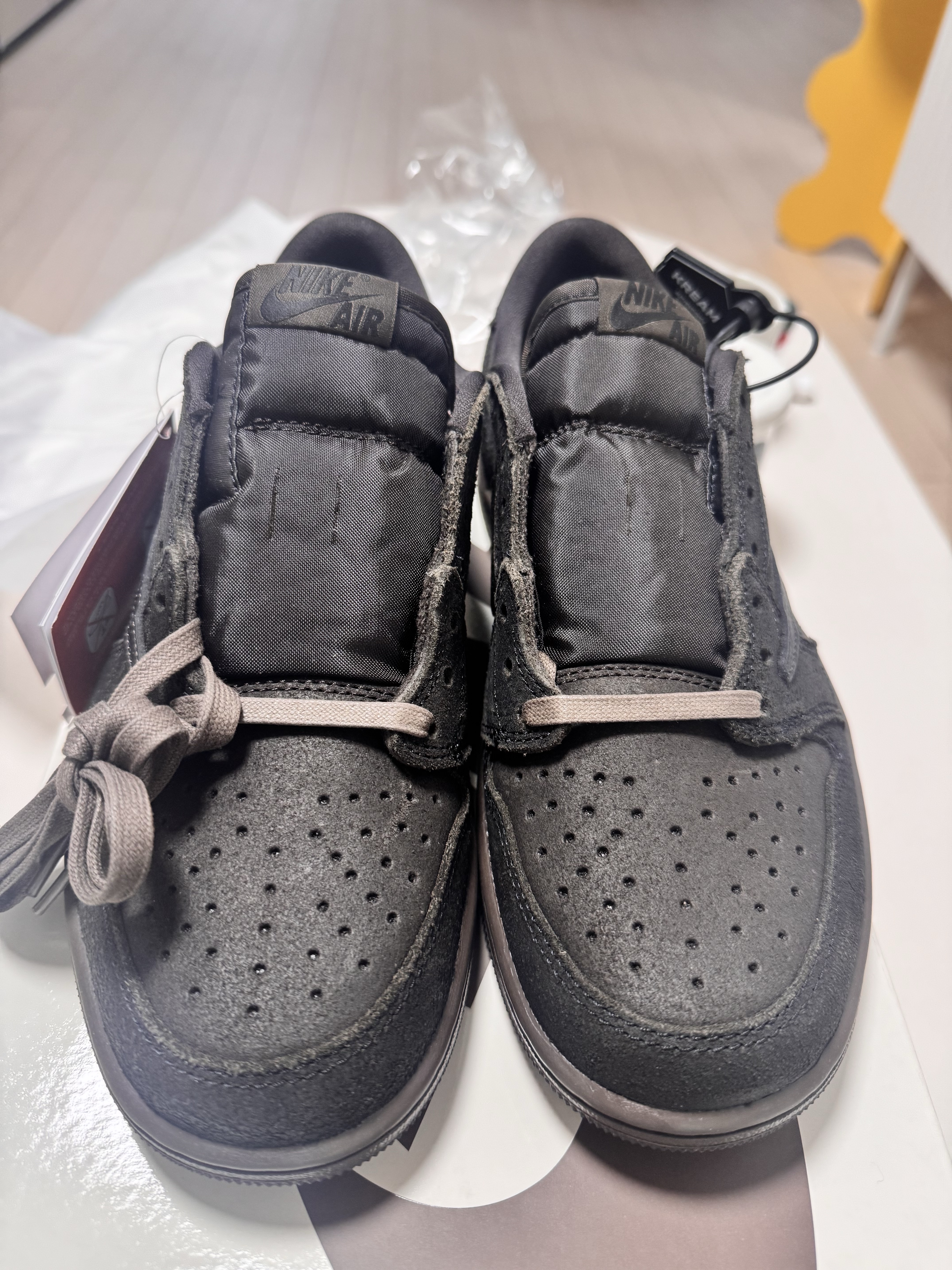 Jordan 1 x Travis Scott Retro Low OG SP Velvet Brown and Dark Mocha 착용 스타일 - 2