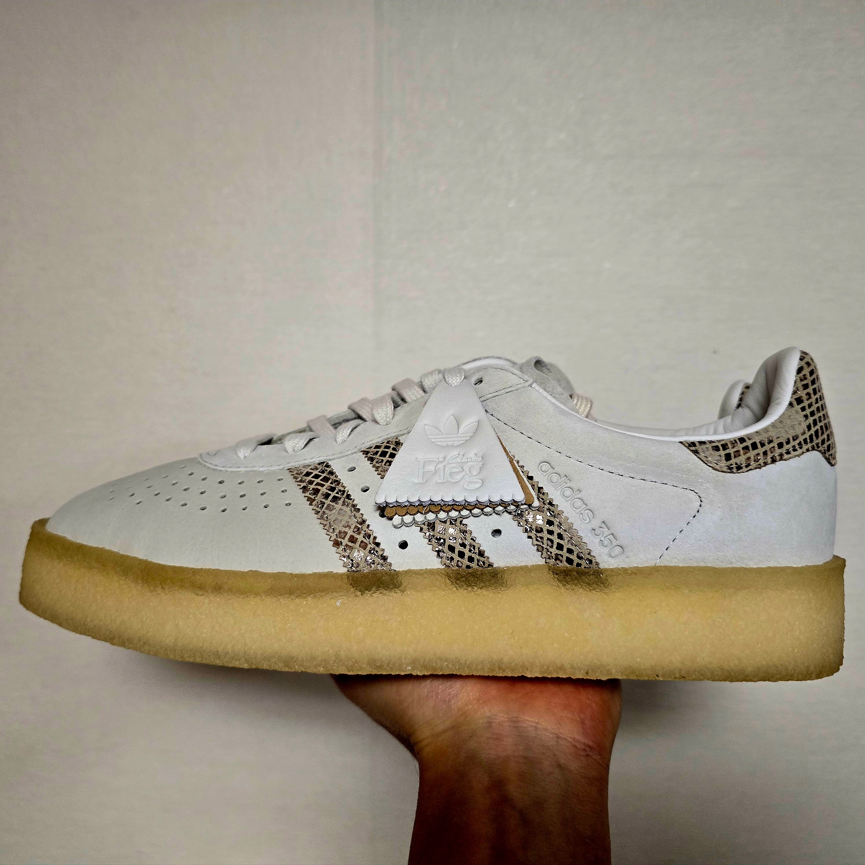Adidas x Clarks x Ronnie Fieg 8th Street AS350 Kithmas Crystal White Brown 착용 스타일 - 1