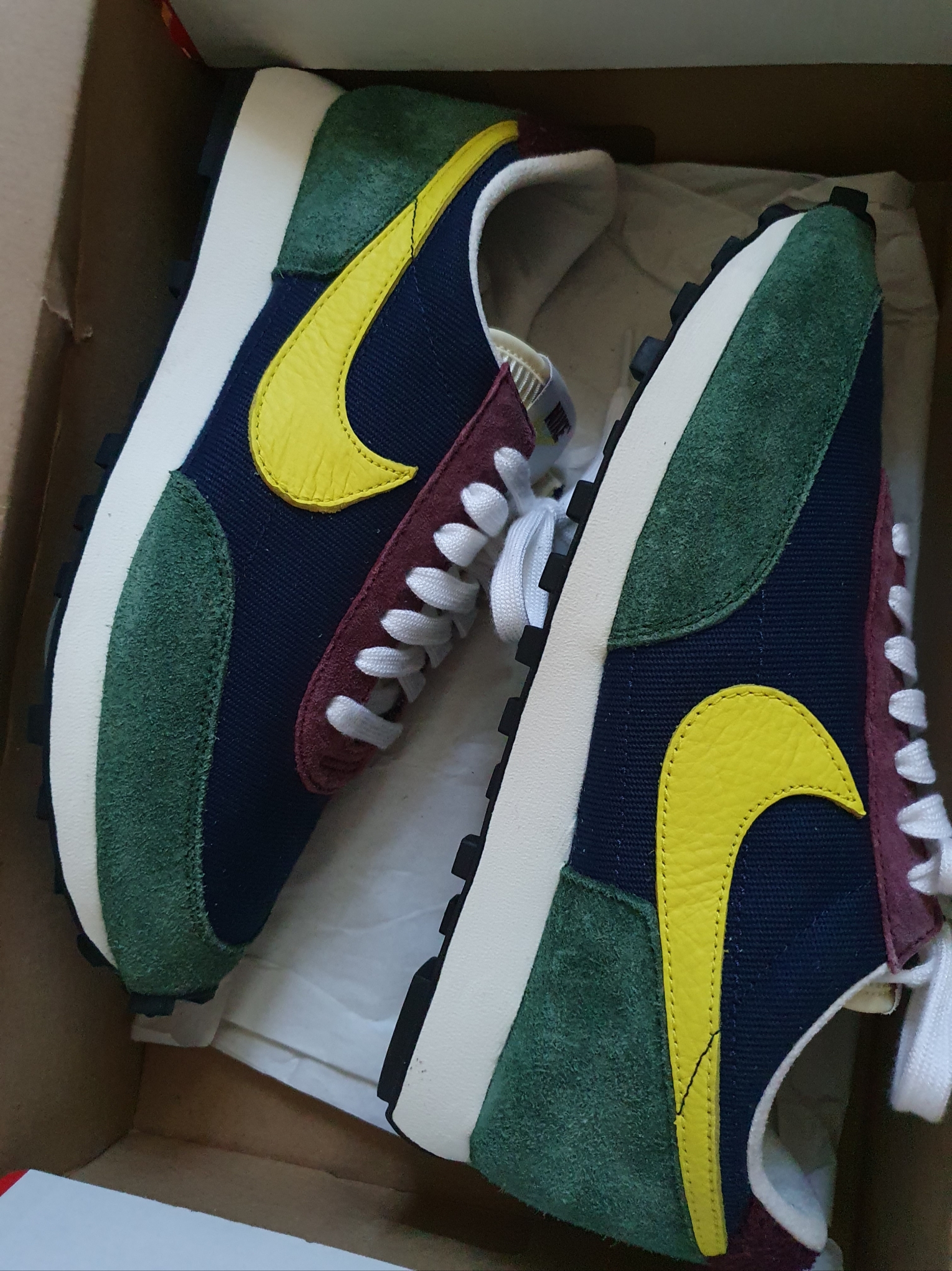 Nike Daybreak Obsidian Dynamic Yellow 착용 스타일 - 1