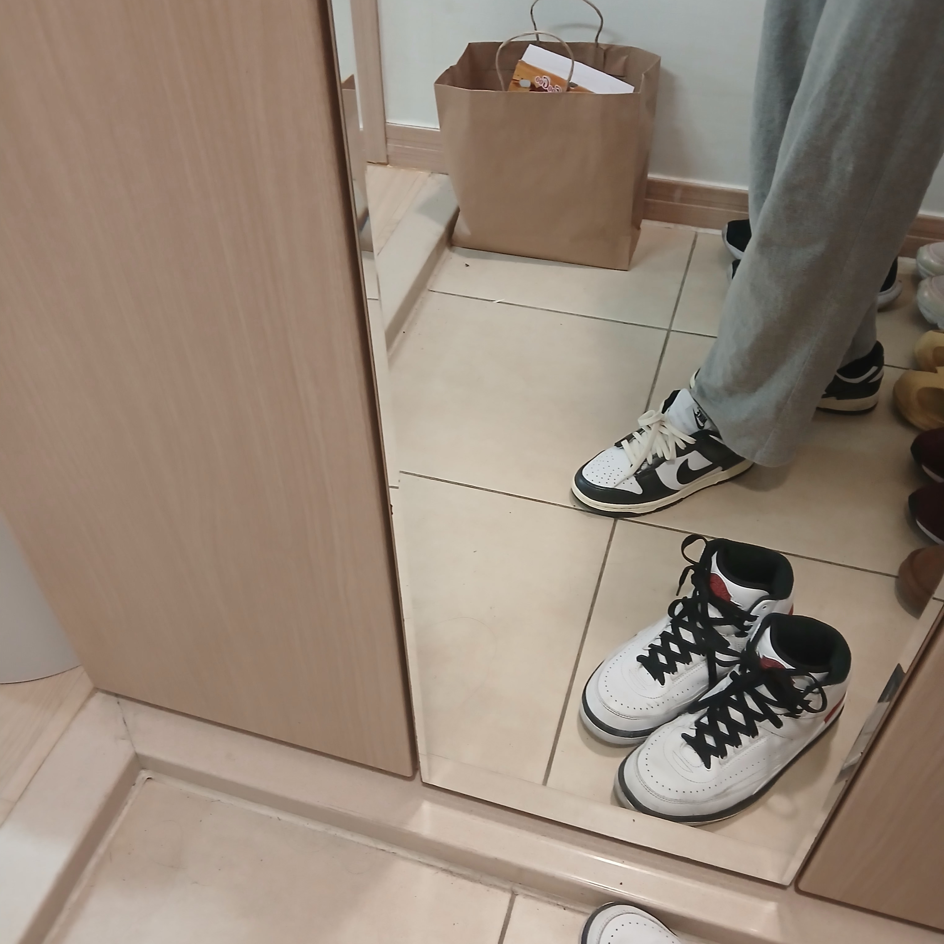 Nike Dunk Low Retro Black, Jordan 2 Retro OG Chicago 착용 스타일 - 2