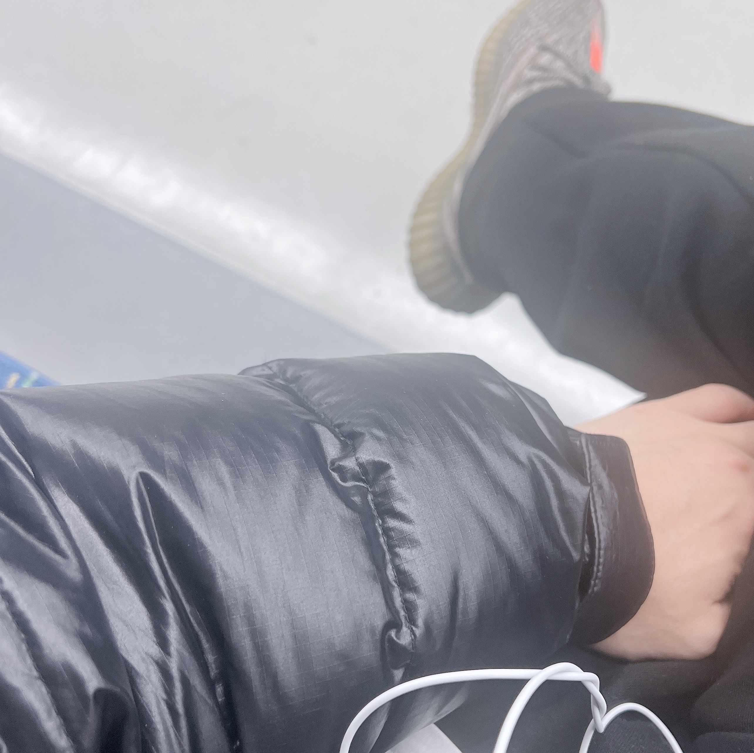 The North Face 1996 Eco Nuptse Jacket Real Black, Adidas Yeezy Boost 350 V2 Beluga 착용 스타일 - 3