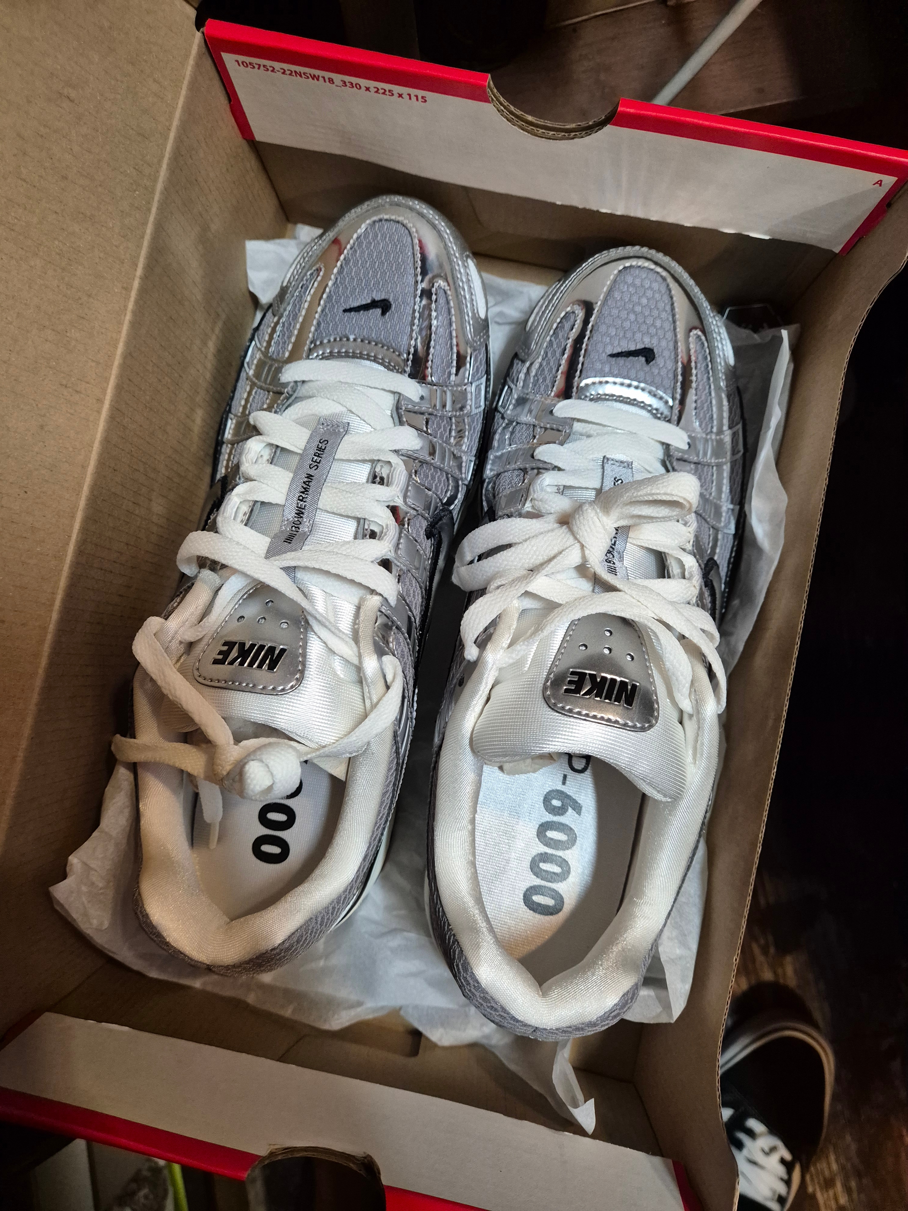 Nike P-6000 Metallic Silver 착용 스타일