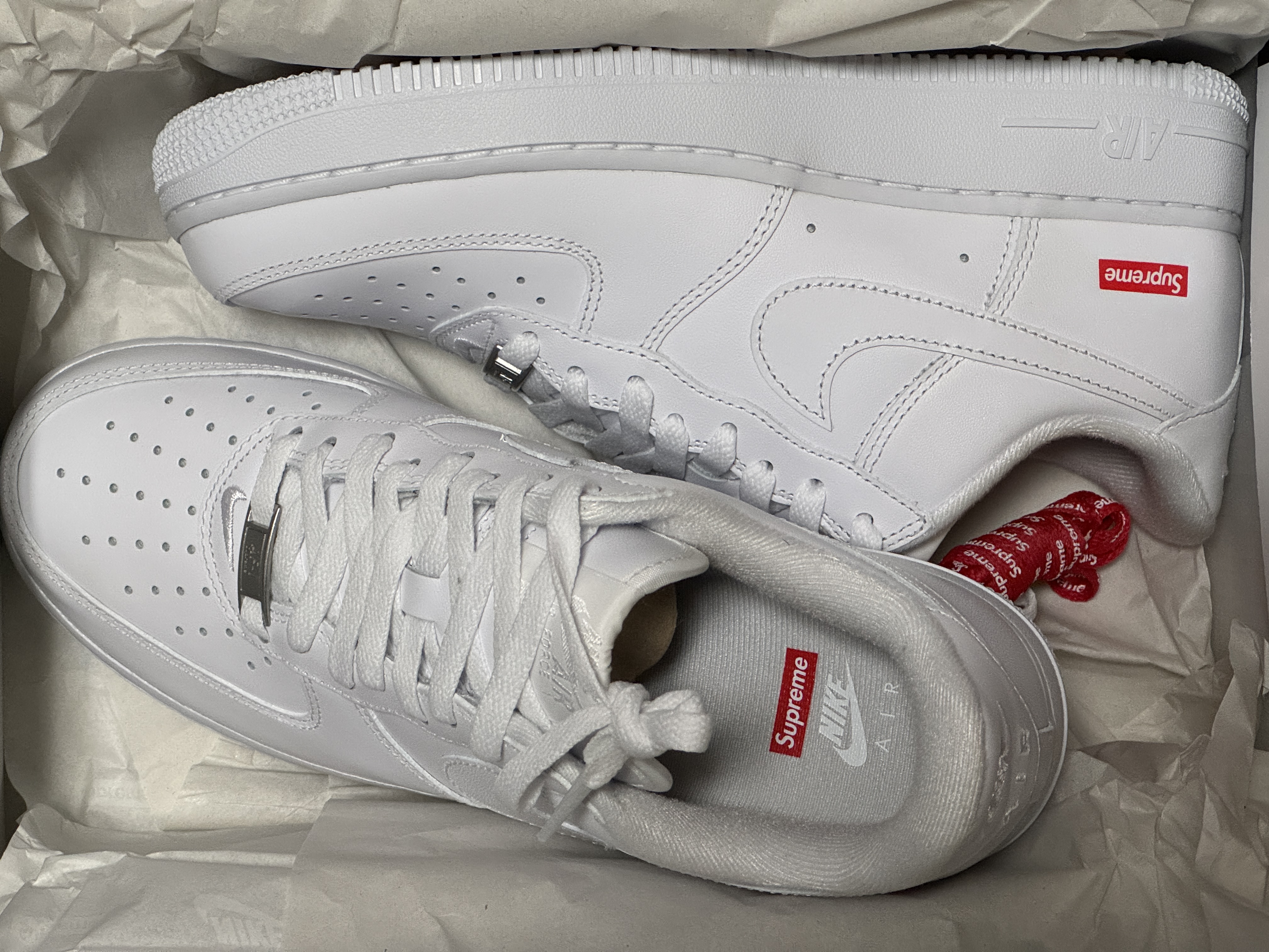 Nike x Supreme Air Force 1 Low White 착용 스타일