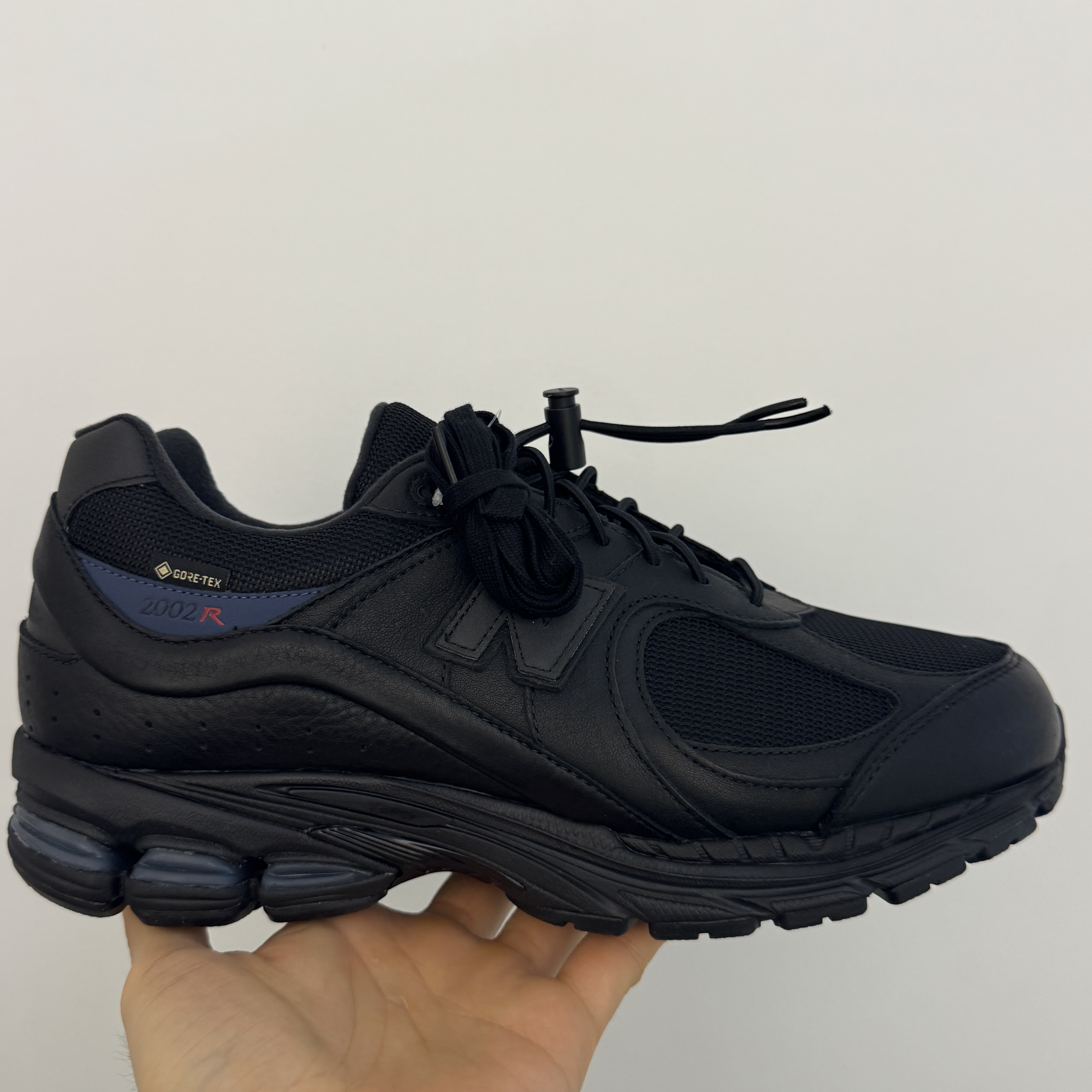 New Balance x JJJJound 2002R Leather Gore-Tex Black Storm 착용 스타일