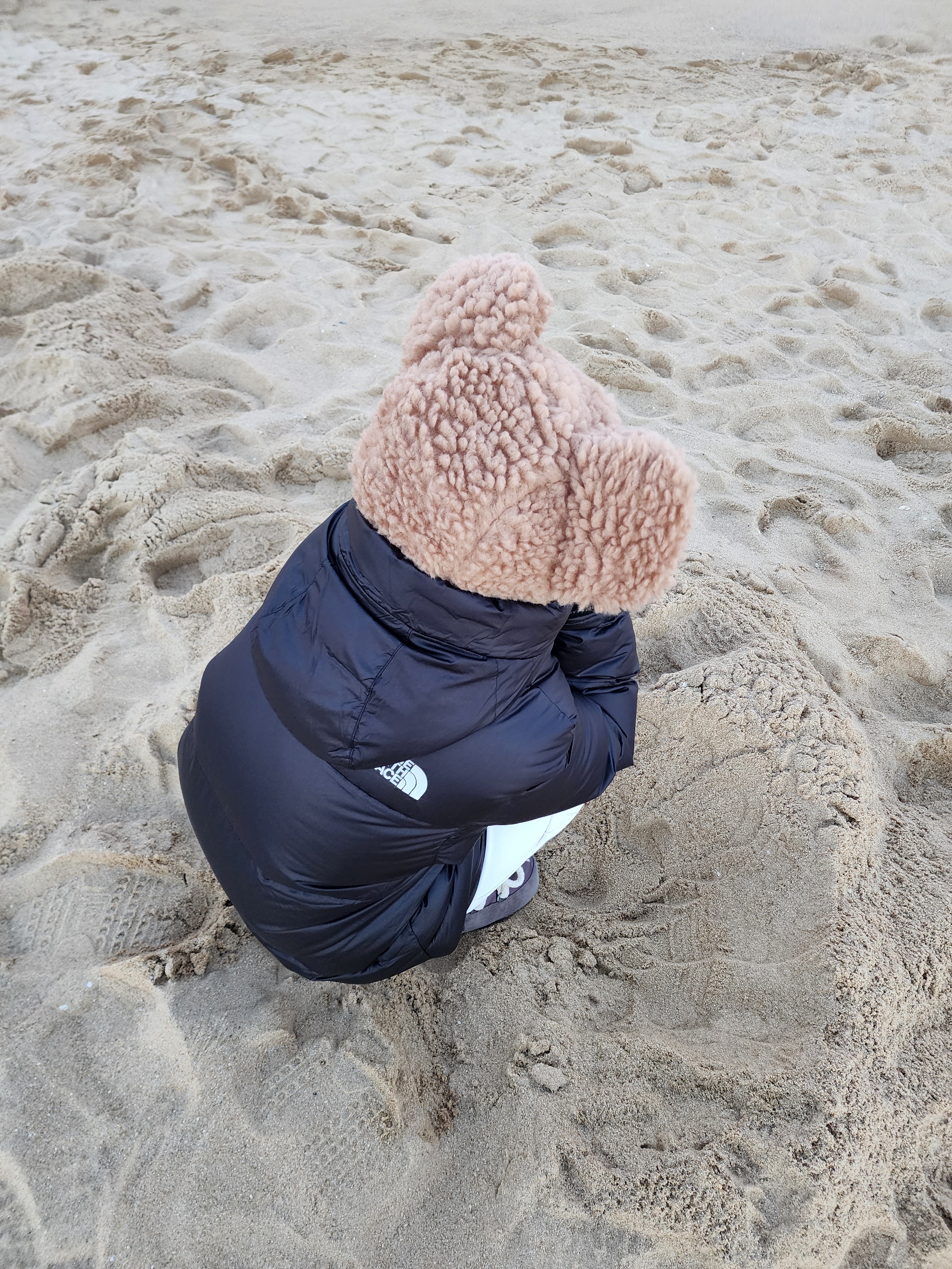 The North Face White Label Quantum Elberon Down Jacket Black, (W) Moon Boot x Casestudy CS Icon Low Boots Taupe 착용 스타일