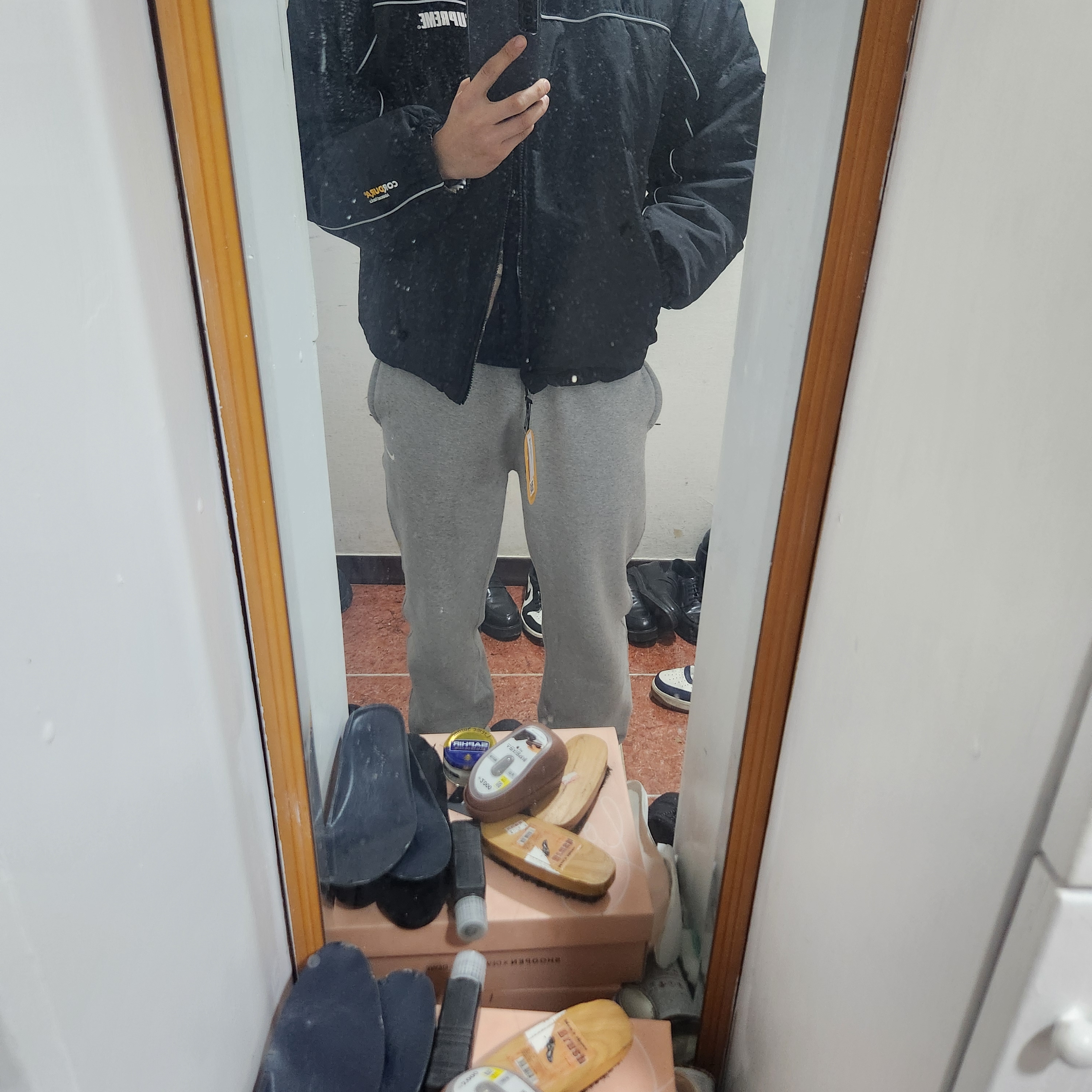 Supreme Reversible Puffer Jacket Black - 24FW 착용 스타일 - 3