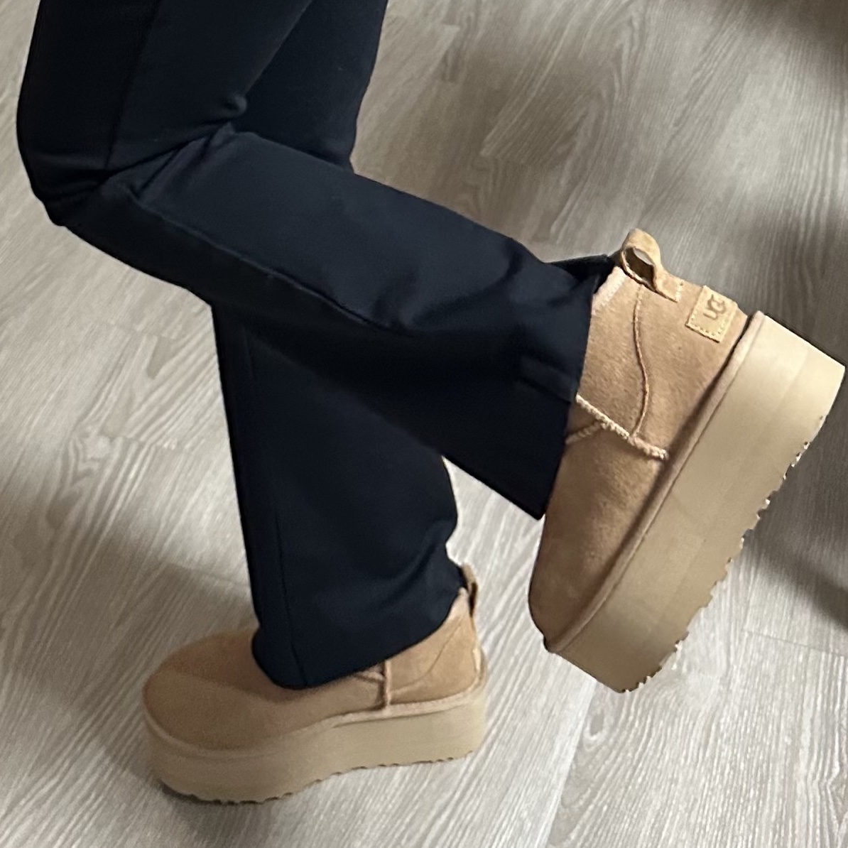 (W) UGG Classic Ultra Mini Platform Boots Chestnut 착용 스타일