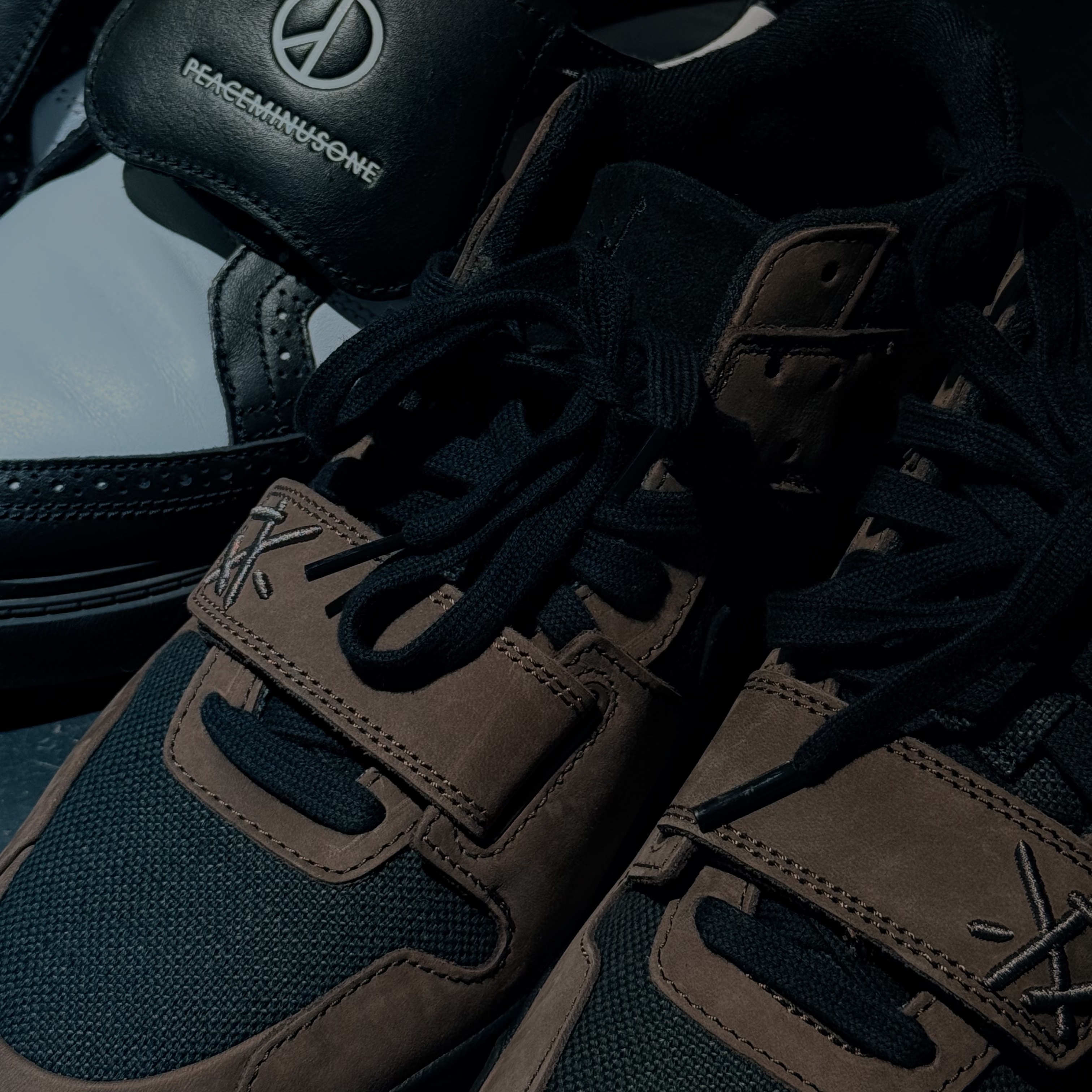 Jordan x Travis Scott Jumpman Jack TR Black and Dark Mocha 착용 스타일 - 5