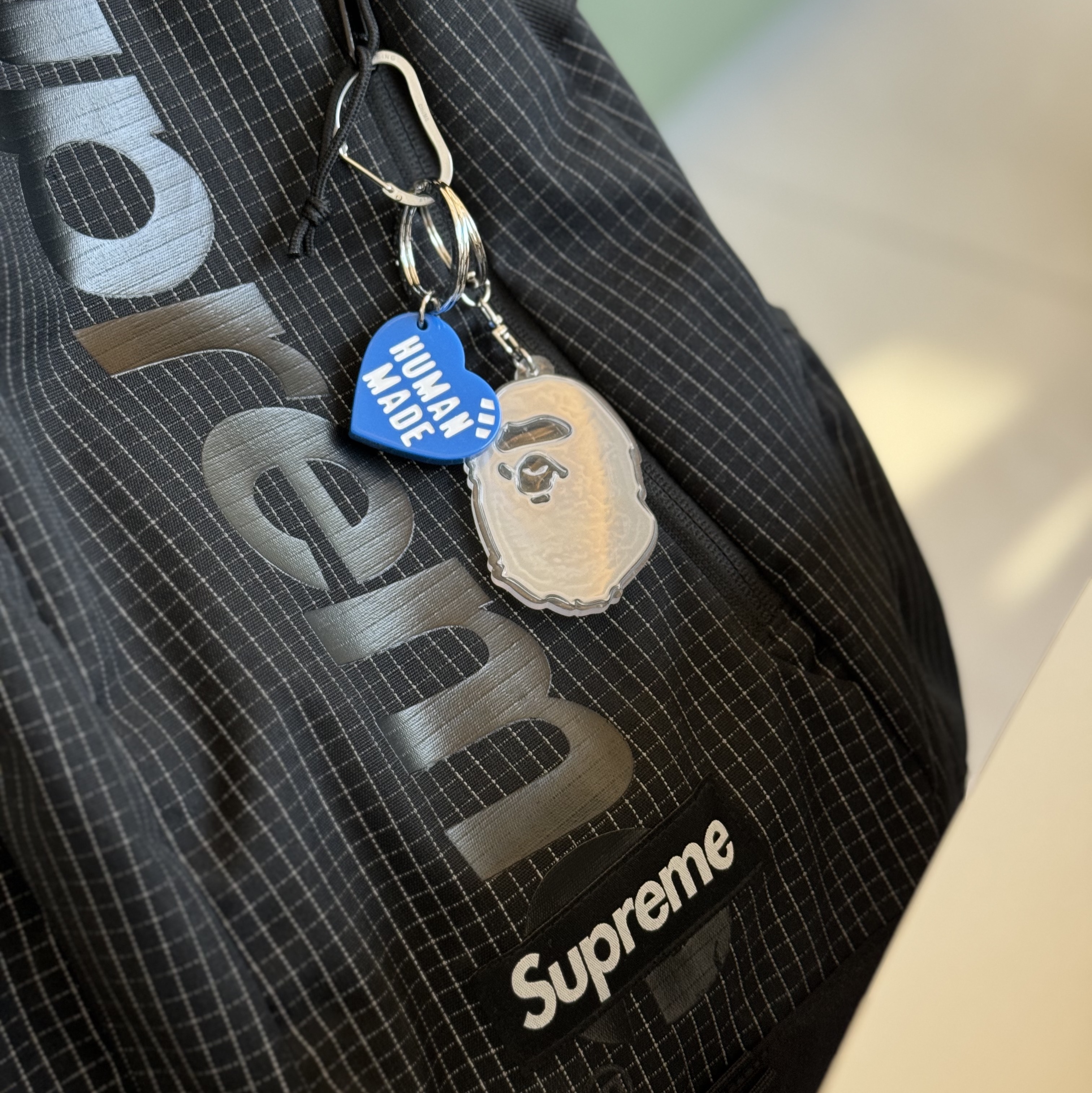 Supreme Backpack Black - 24SS, Human Made Heart Keyring Blue 착용 스타일