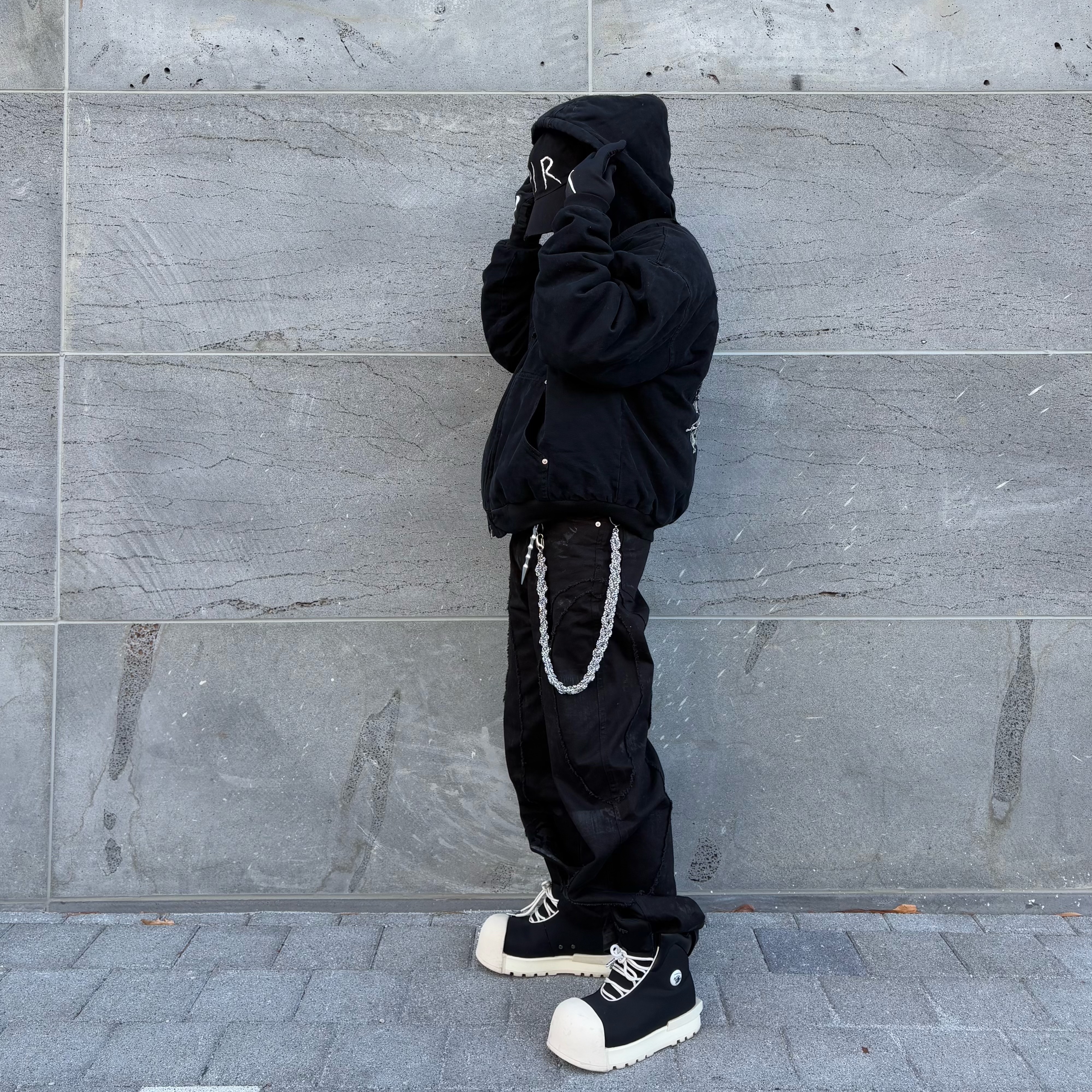REPINER RIR Destroyed Washed Cap Black, REPINER Curve Coated Trouser Black 착용 스타일 - 1