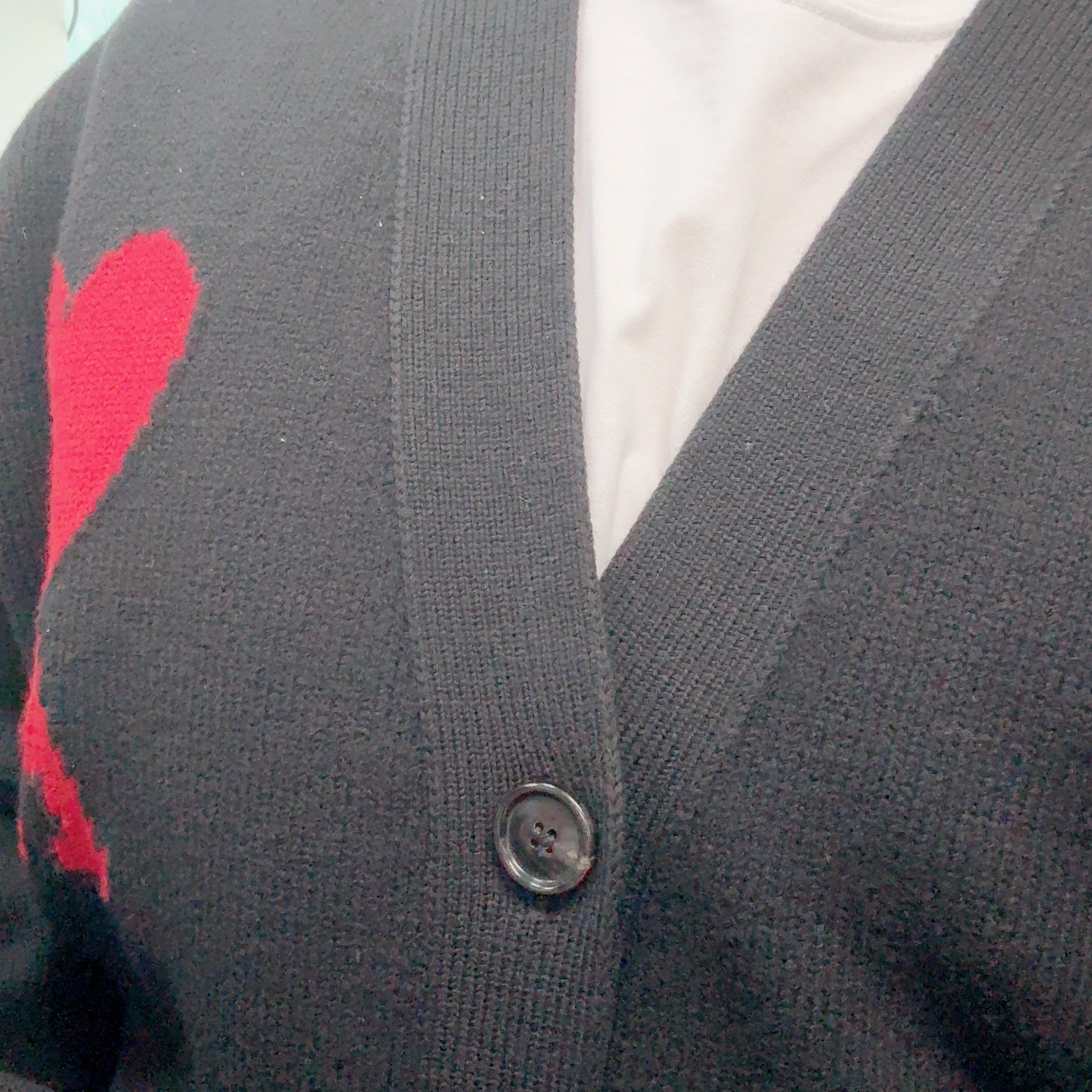 AMI de Coeur Cardigan Black 착용 스타일