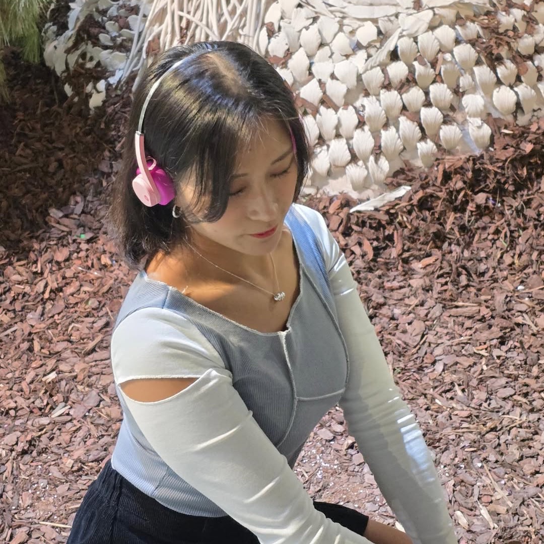 MONDO Freestyle On Ear Headphone Pink 착용 스타일