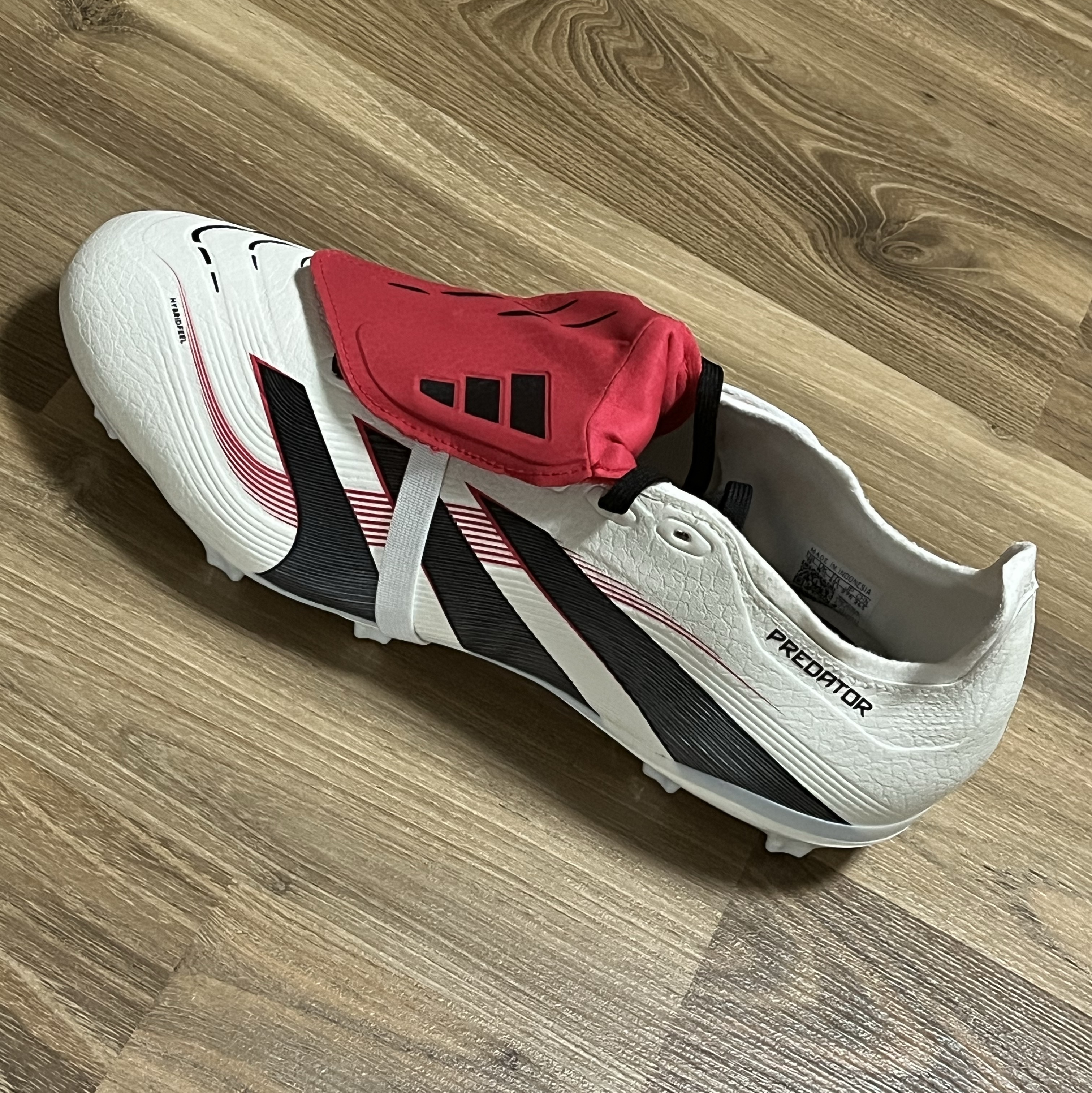 Adidas Predator League Foldover Tongue FG MG Off White Core Black 착용 스타일