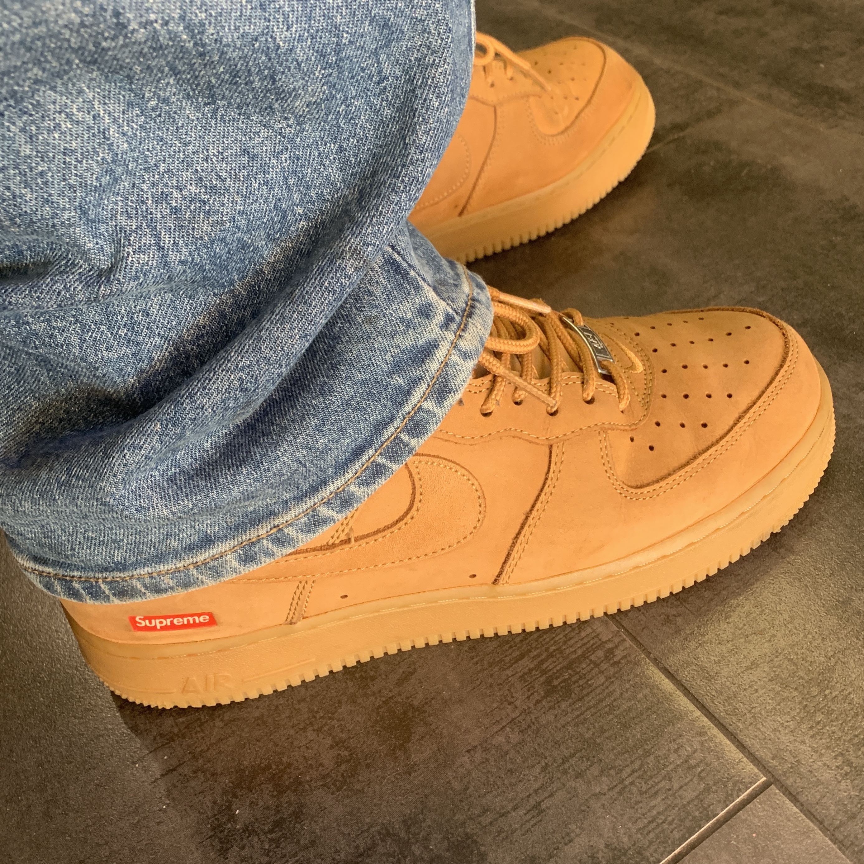 Nike x Supreme Air Force 1 Low Flax 착용 스타일