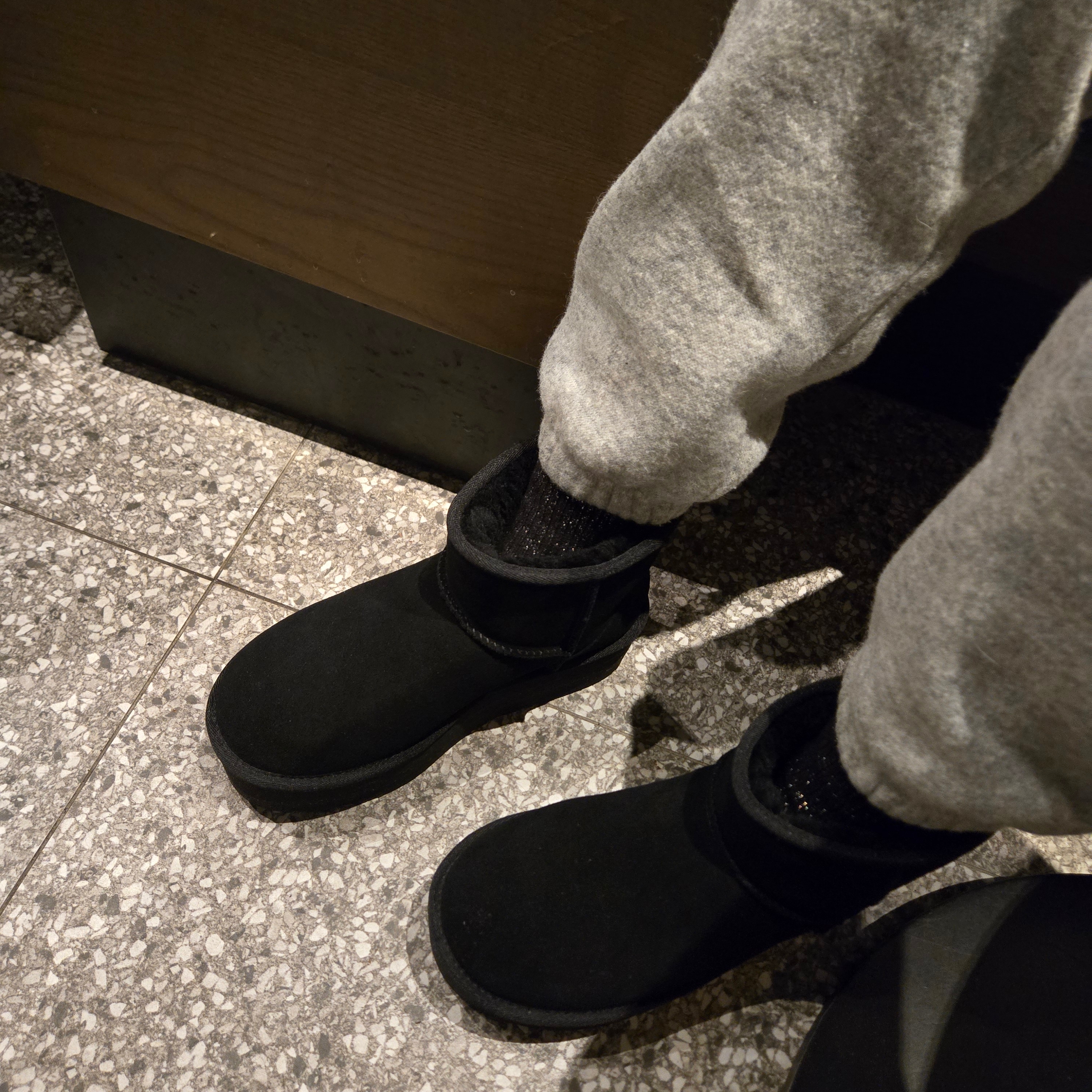 (W) UGG Classic Mini Platform Boots Black 착용 스타일
