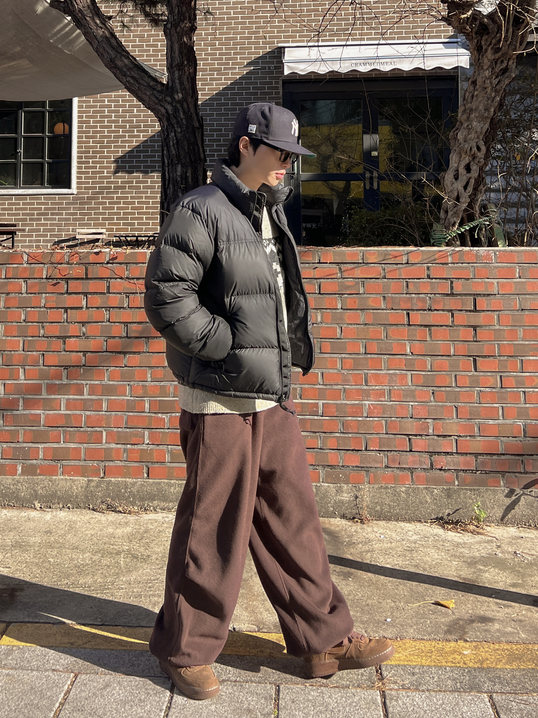 (W) Nike Air Force 1 '07 Cacao Wow, The North Face 1996 Retro Nuptse Jacket Black 착용 스타일 - 1