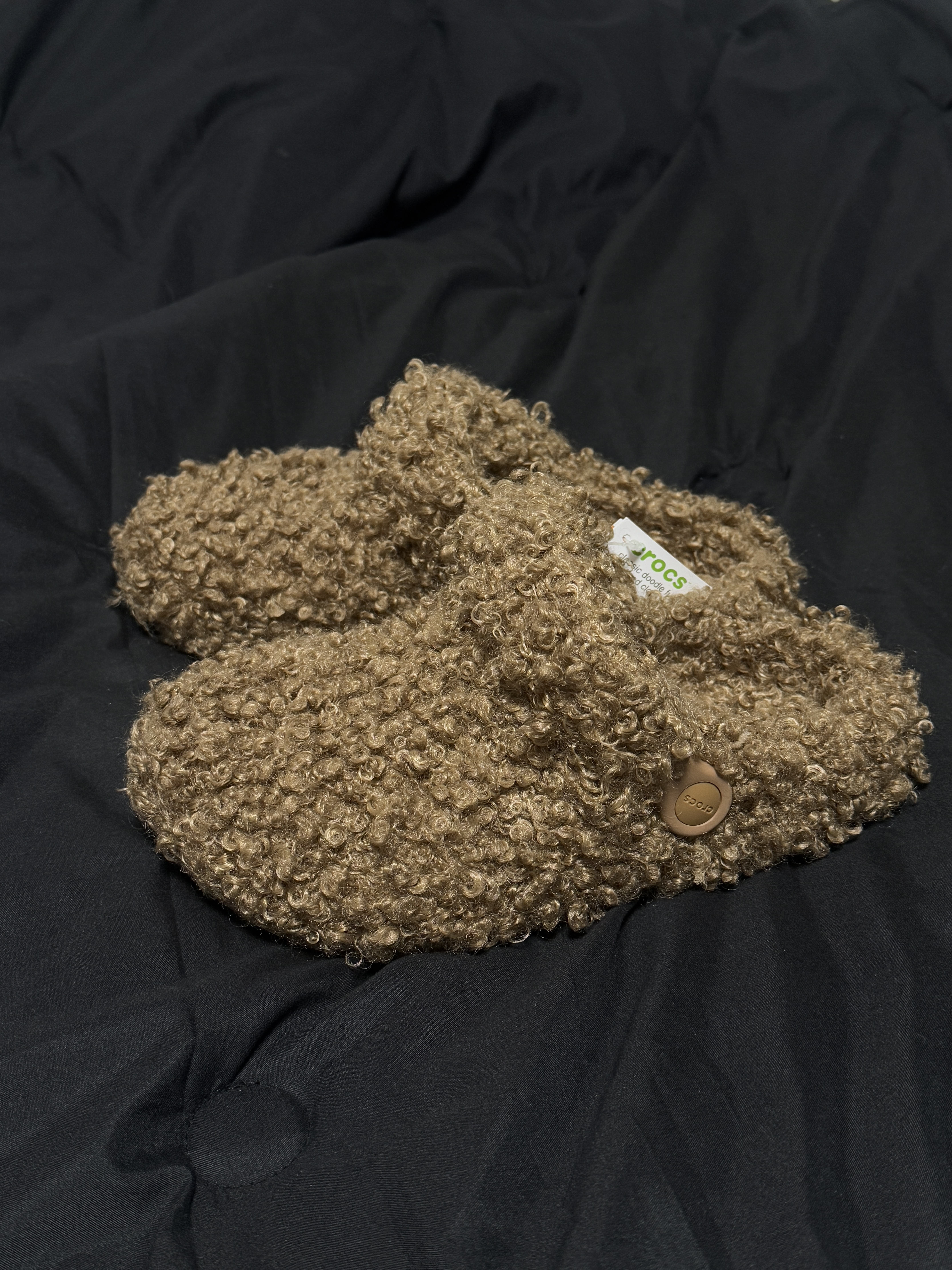 Crocs Classic Faux Doodle Fur Clog Sepia 착용 스타일