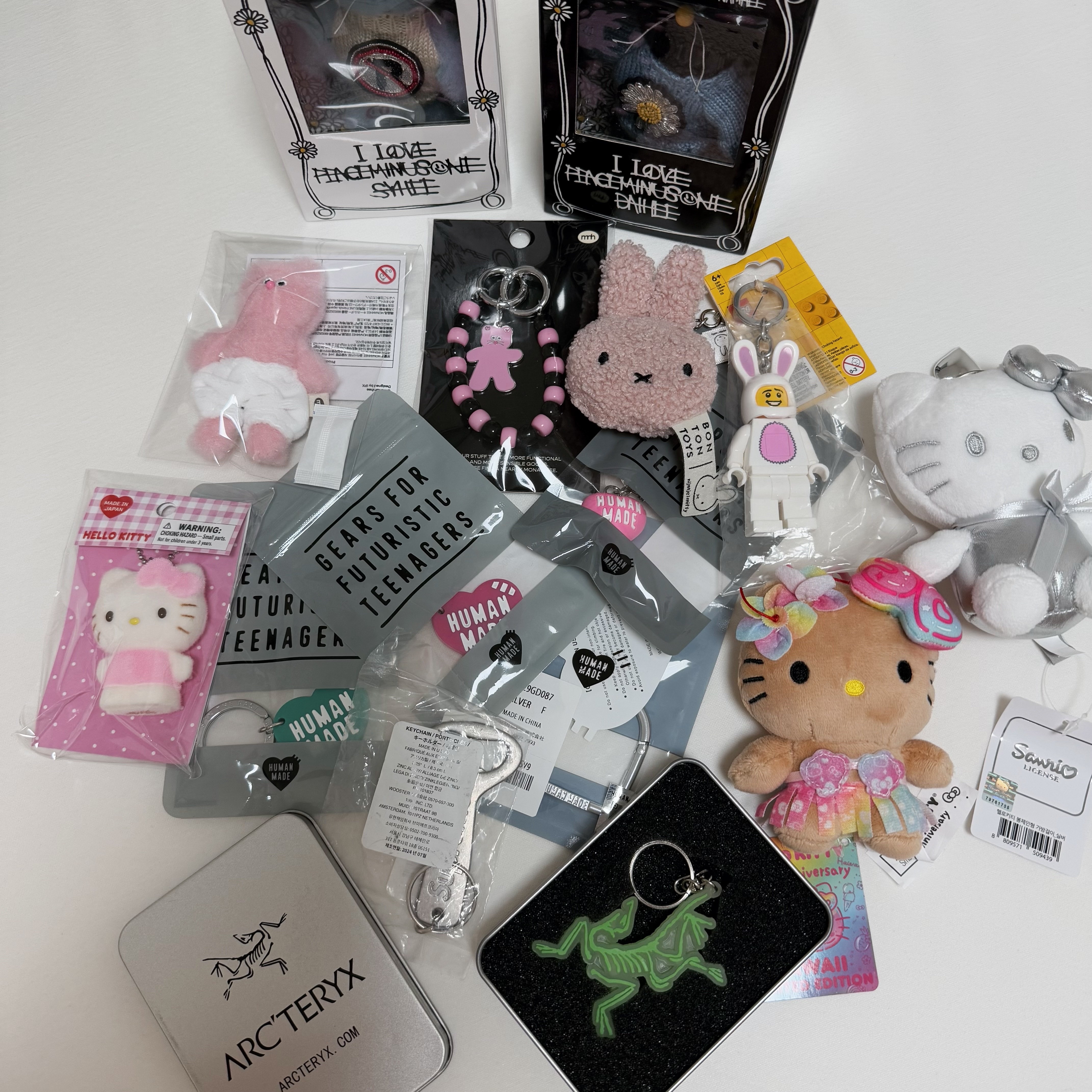 Monamhee x Peaceminusone Daihee Plush Keyring, Monamhee x Peaceminusone Syhee Plush Keyring 착용 스타일