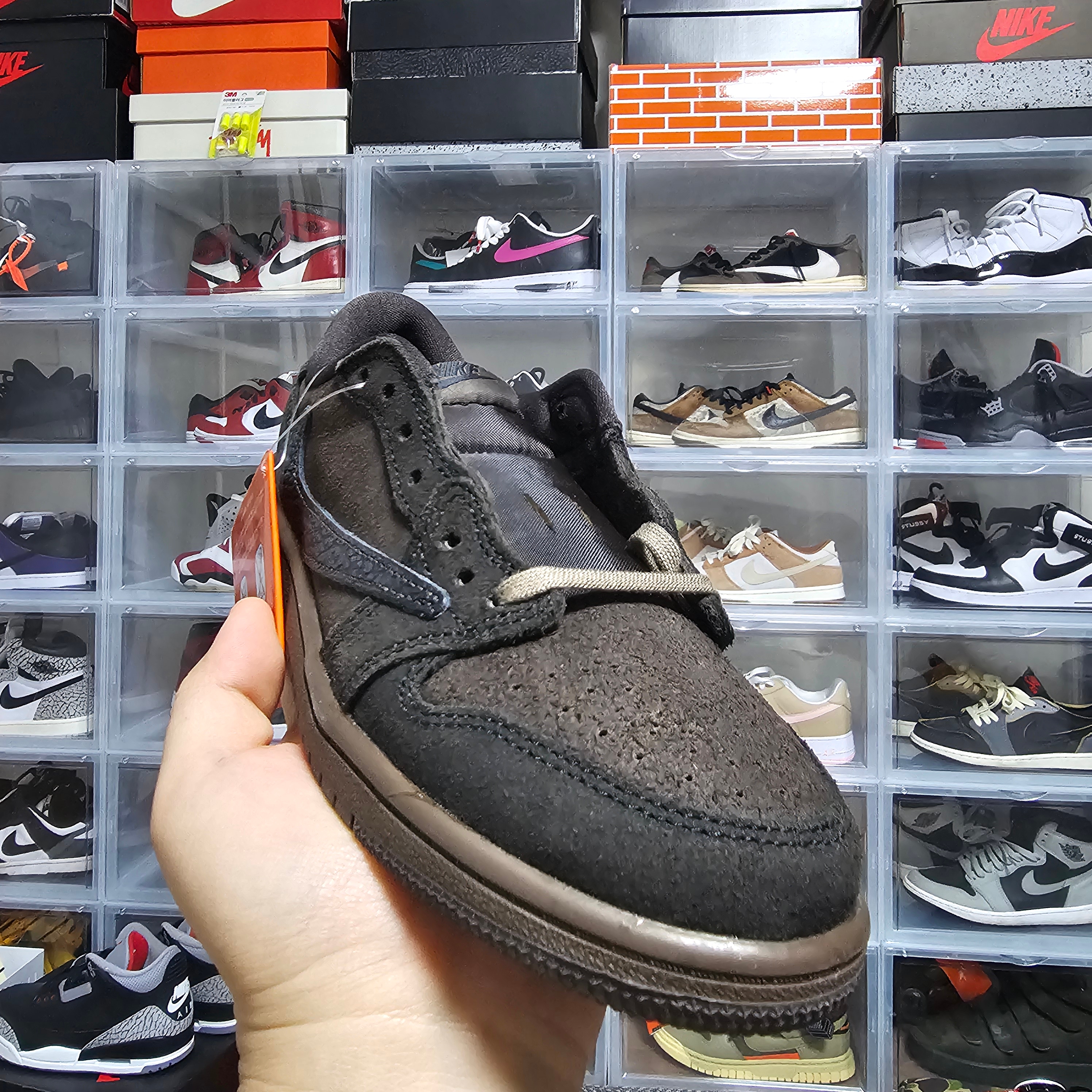 (PS) Jordan 1 x Travis Scott Retro Low OG SP Velvet Brown and Dark Mocha, Jordan 1 Retro Low OG Black Toe 착용 스타일 - 2