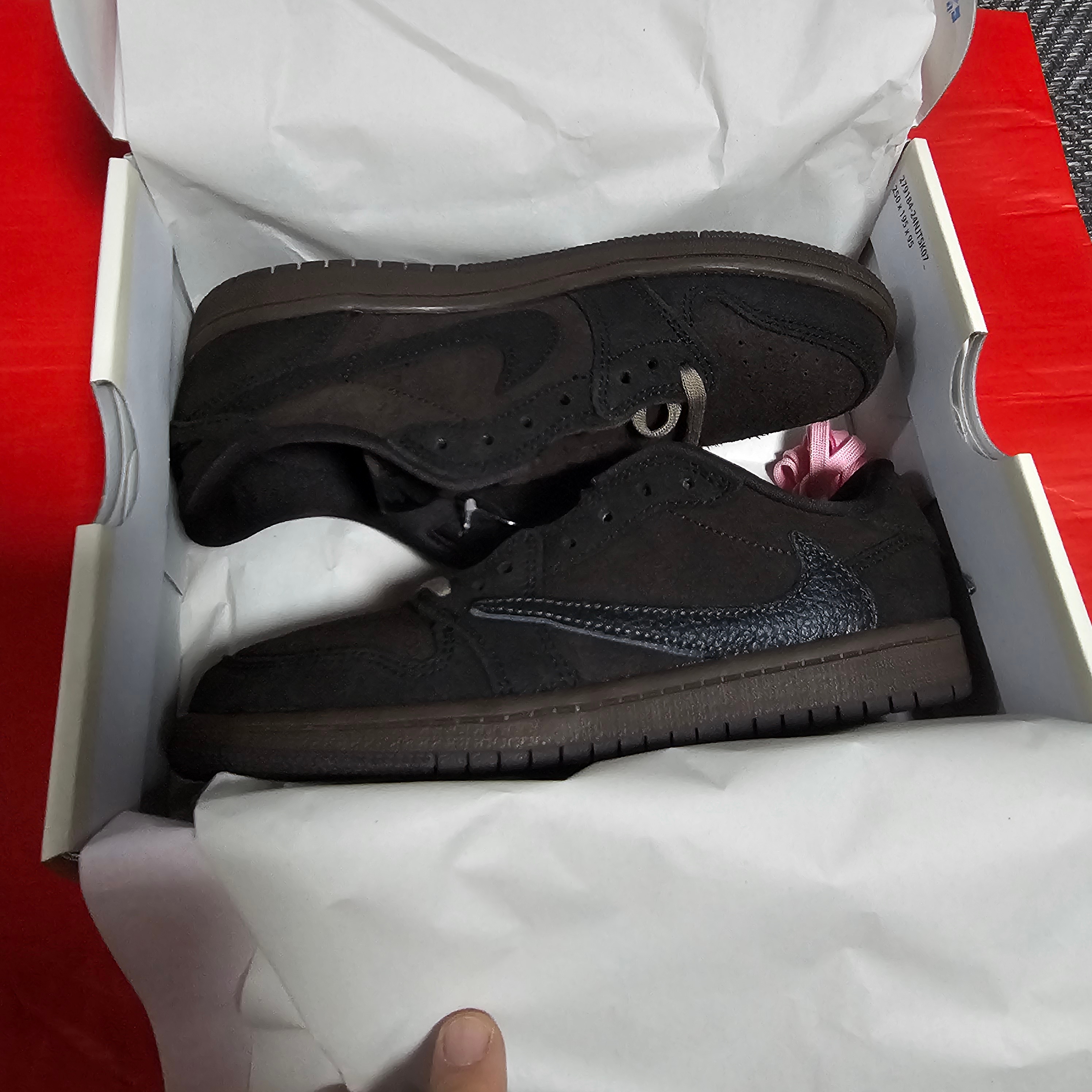 (PS) Jordan 1 x Travis Scott Retro Low OG SP Velvet Brown and Dark Mocha, Jordan 1 Retro Low OG Black Toe 착용 스타일 - 8