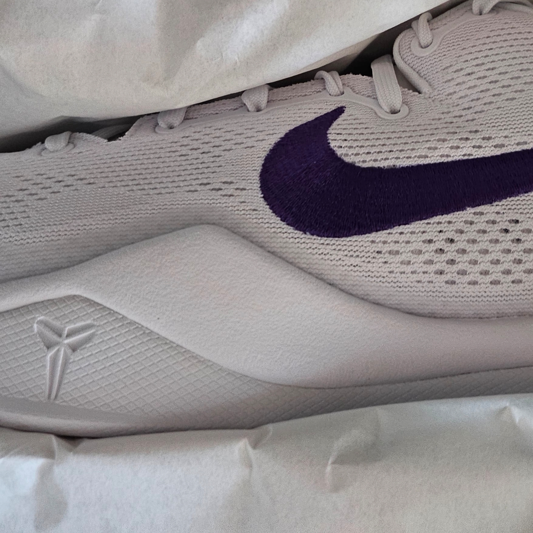 Nike Kobe 8 Protro White and Court Purple 착용 스타일