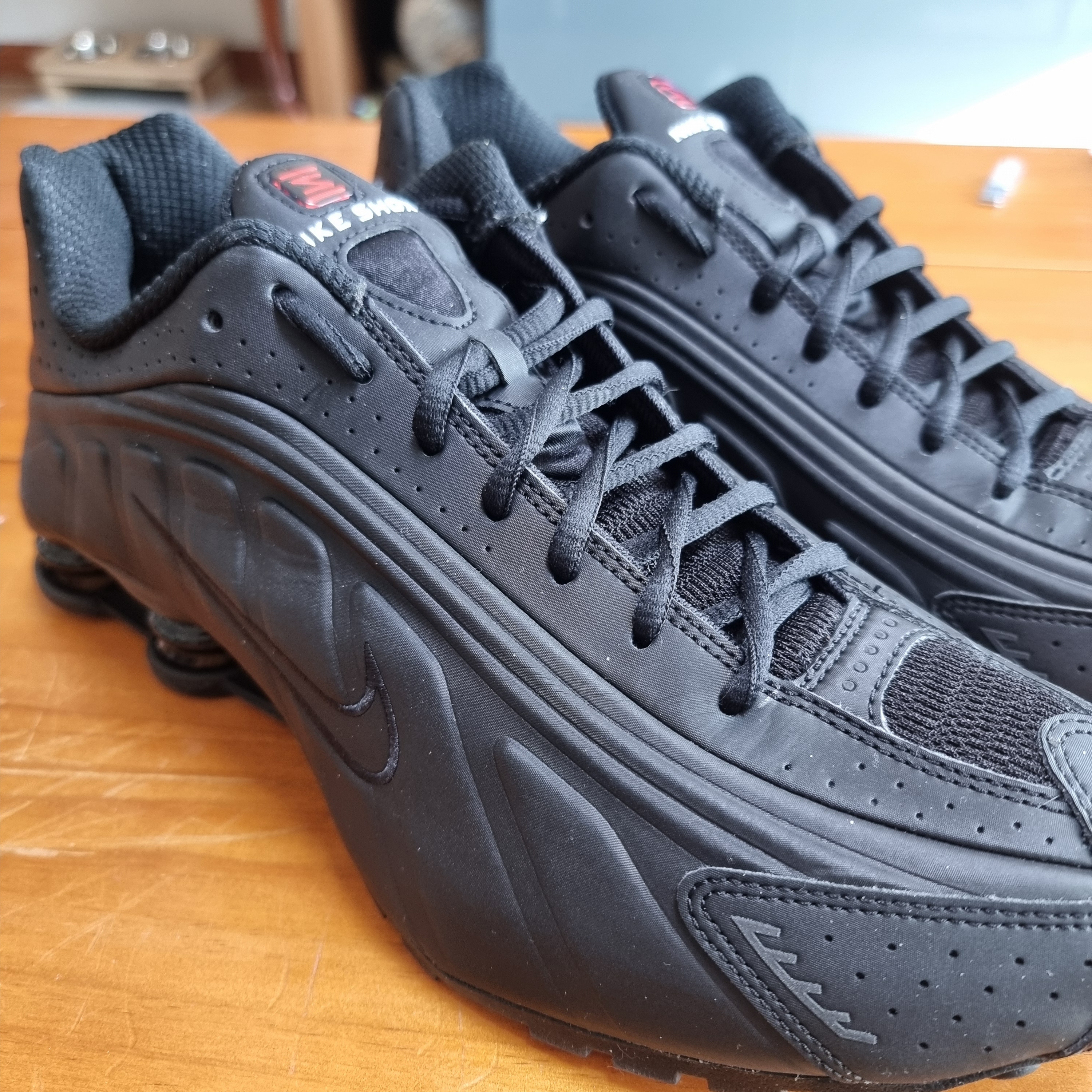 (W) Nike Shox R4 Black 착용 스타일