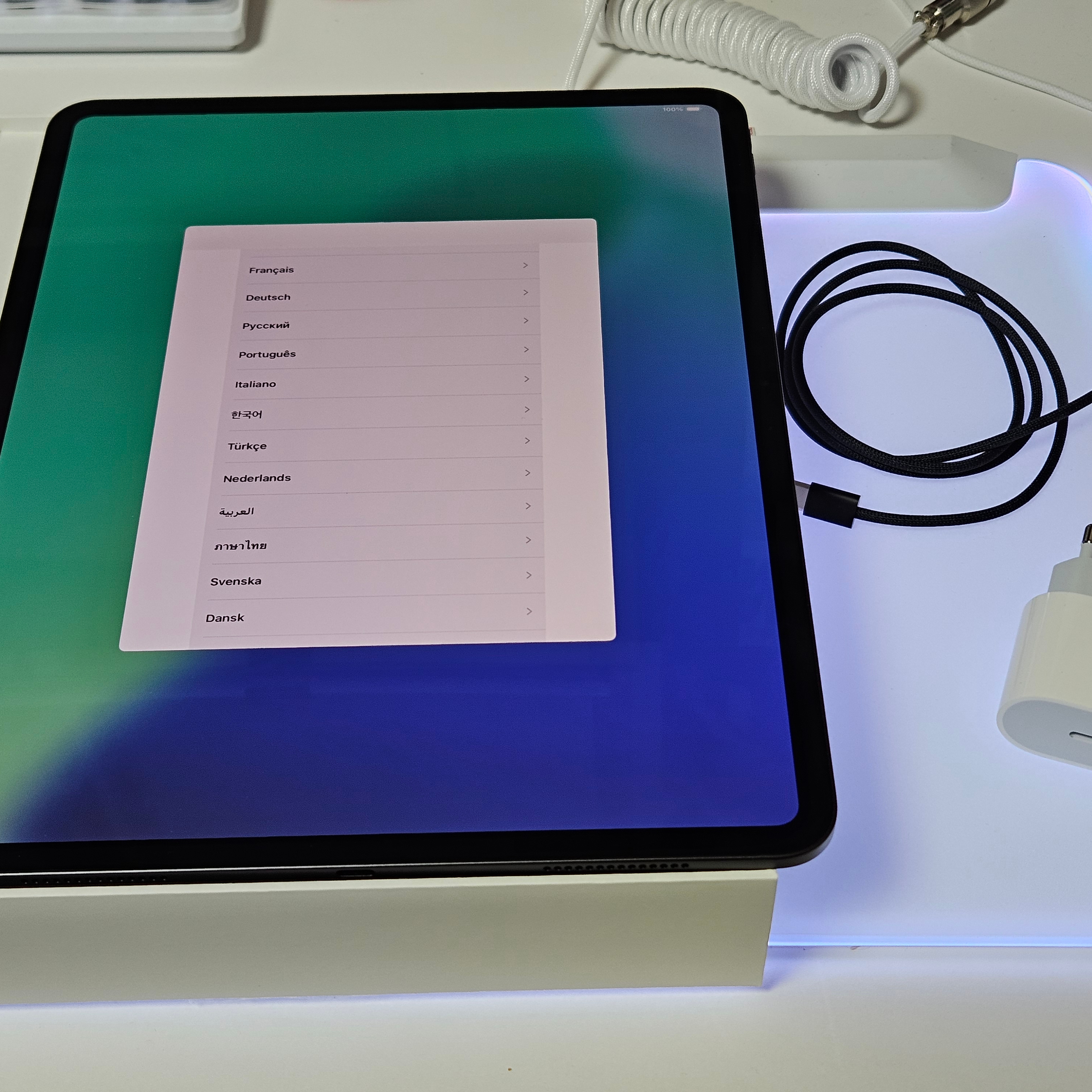 [S등급] Refurbished iPad Pro 13 Gen-7 wifi M4 256GB Spaceblack 착용 스타일 - 3