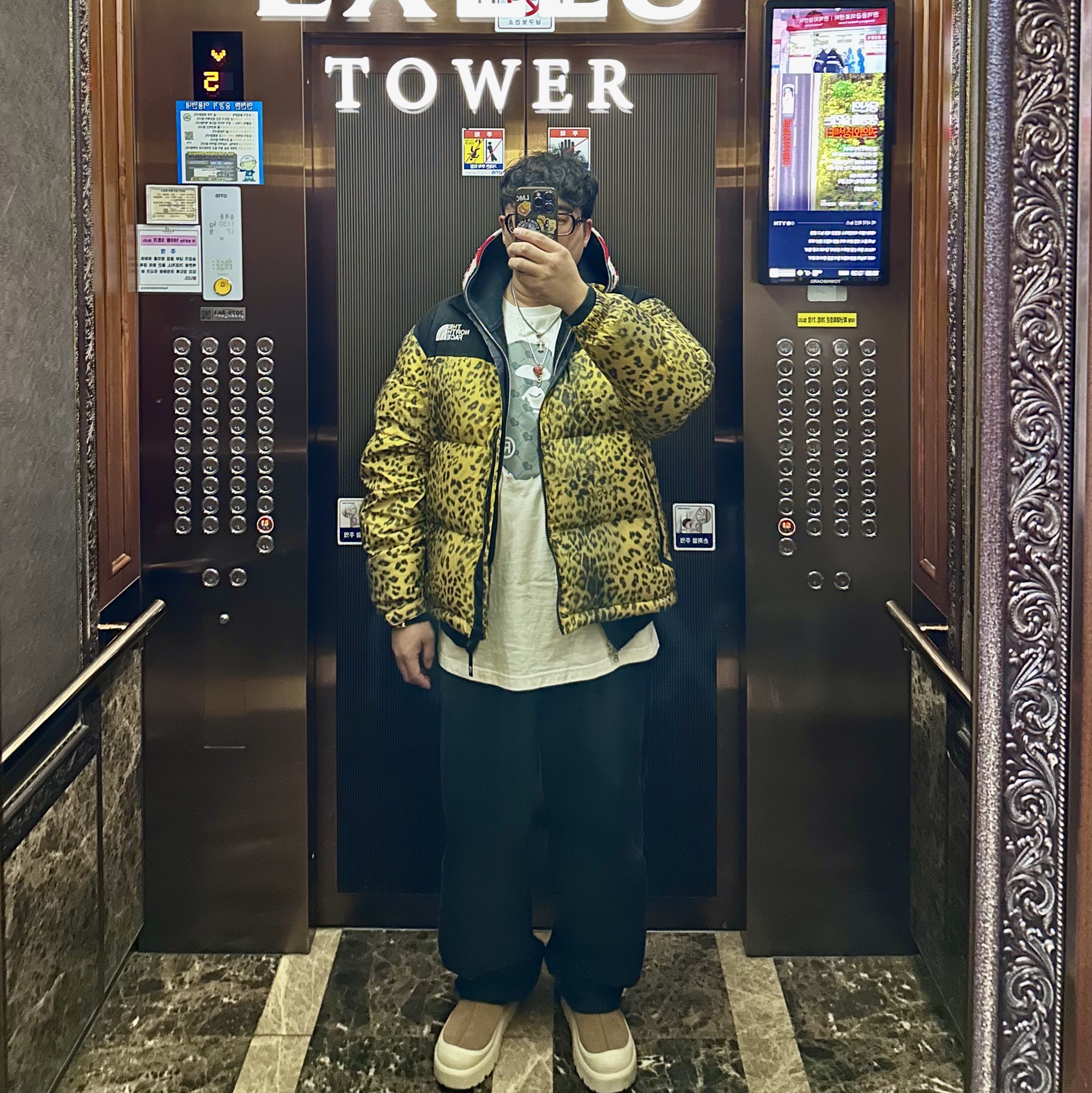 Gentle Monster x Maison Margiela MM114 Black Clear, Stussy Washed Canvas Big OL' Jean Black 착용 스타일 - 1