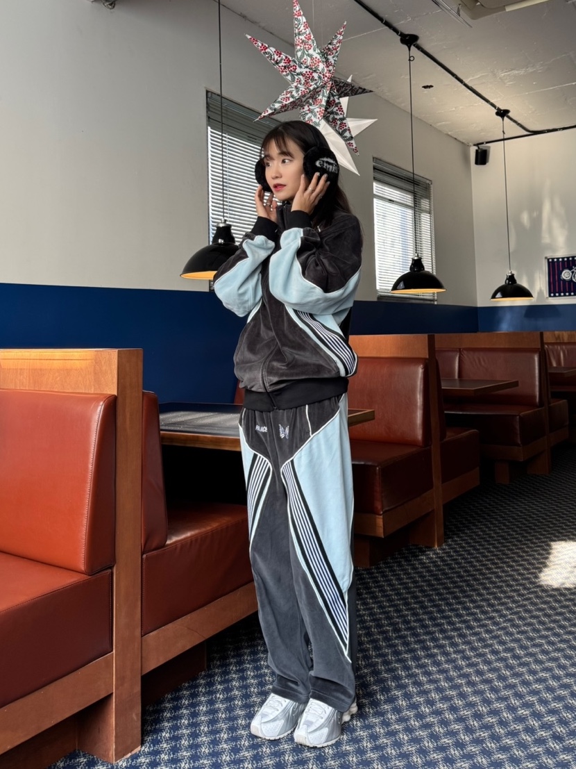 Palace x Needles Track Jacket Black - 24FW, Palace x Needles Track Jogger Black - 24FW 착용 스타일 - 2