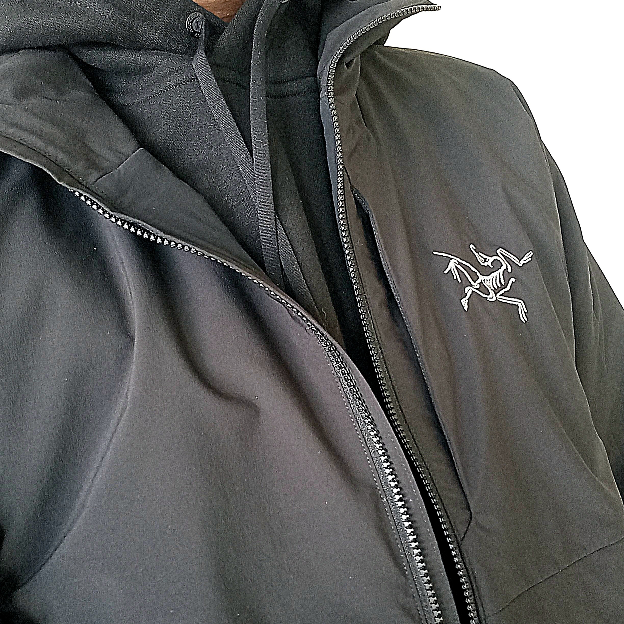 Arc'teryx Allium Insulated Jacket Black, Arc'teryx Emblem Fleece Hoody Black 착용 스타일 - 1