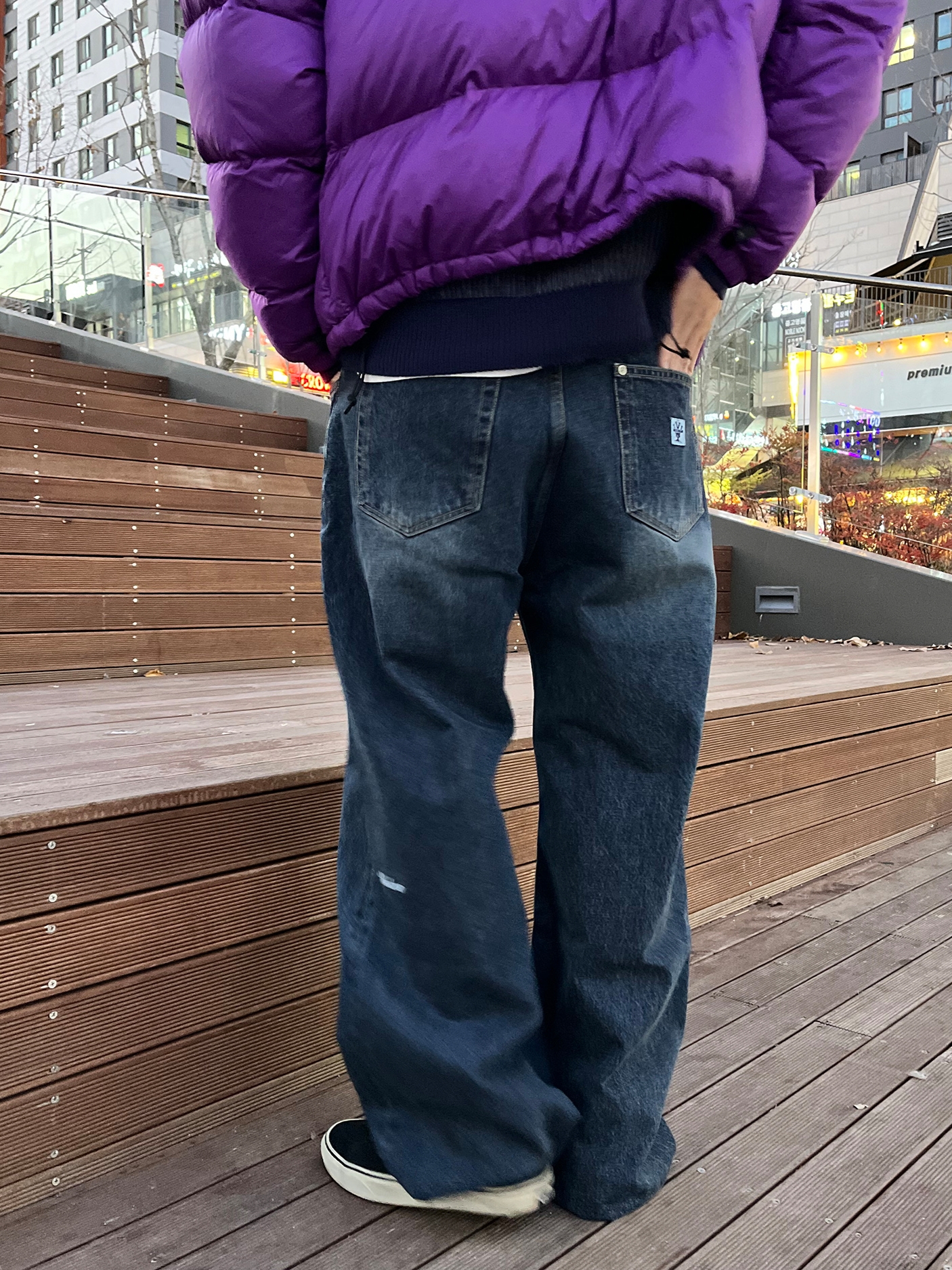 The North Face 1996 Eco Nuptse Jacket Purple, Vans Sk8-Hi Black White 착용 스타일 - 3