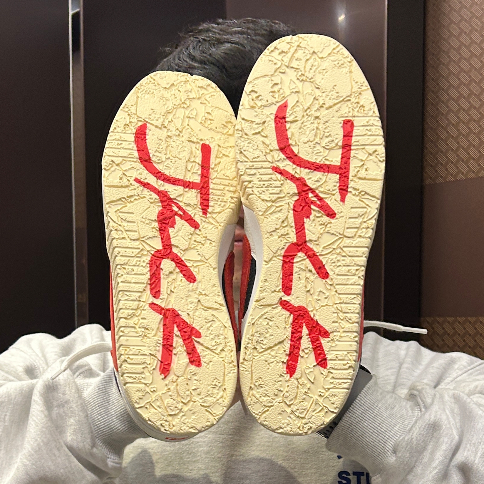 Jordan x Travis Scott Jumpman Jack TR University Red, IAB Studio Sweatpants Light Gray 착용 스타일 - 2