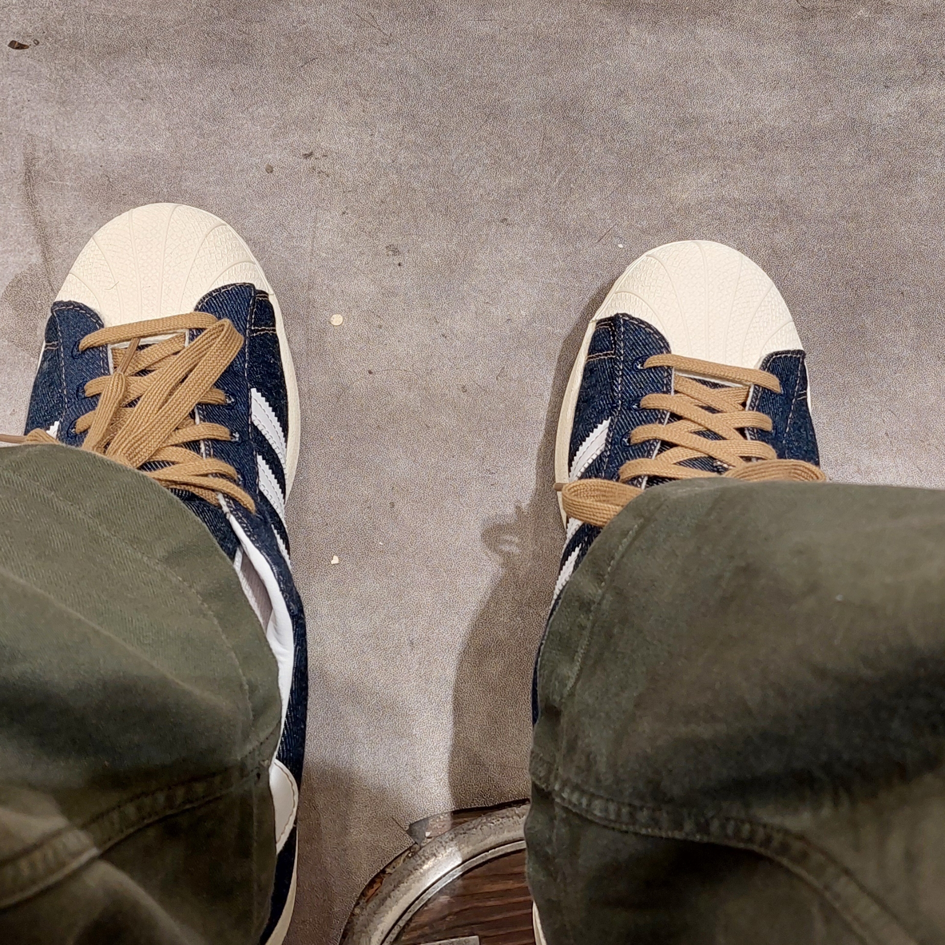 Adidas Superstar Collegiate Navy White 착용 스타일