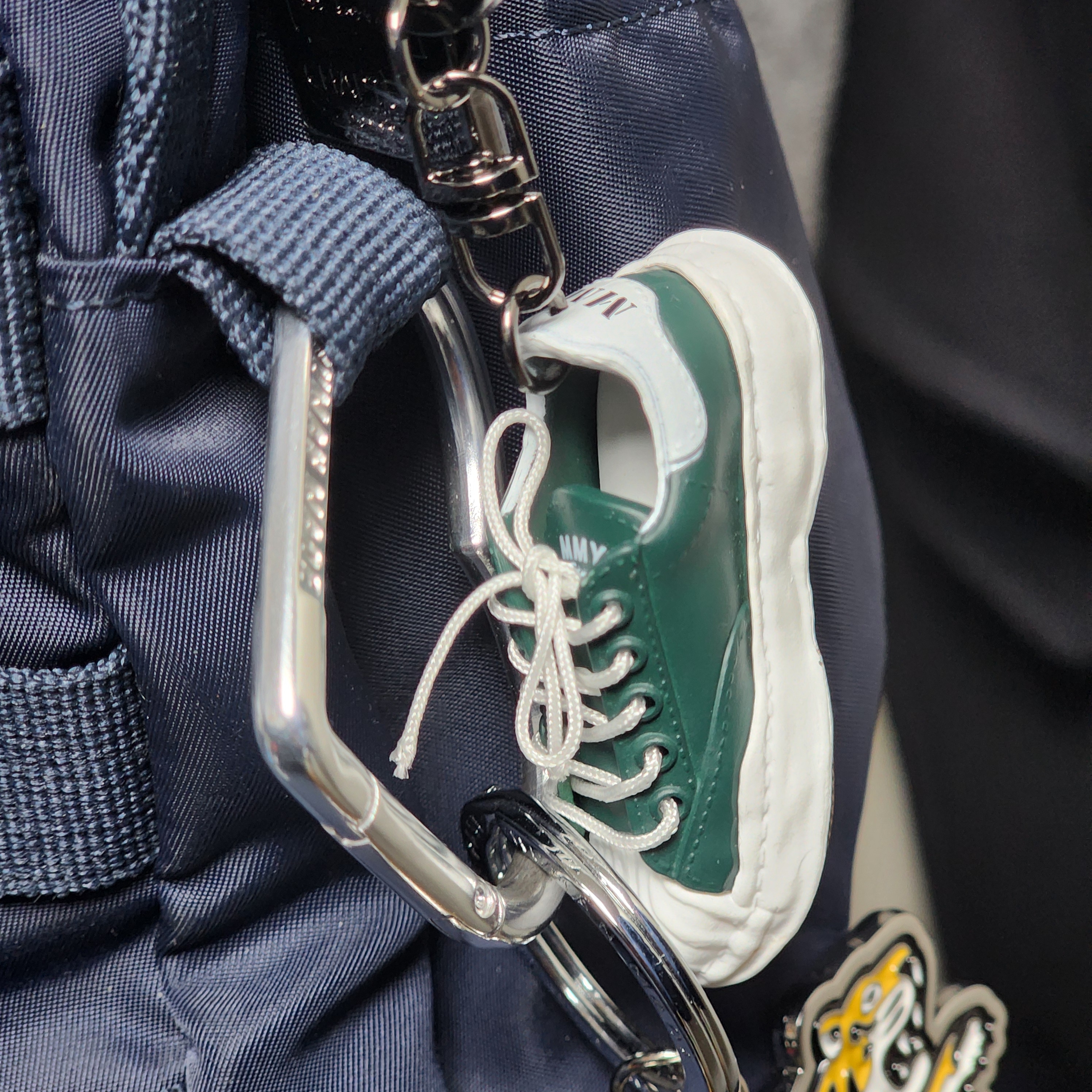 Odyssey x Maison Mihara Yasuhiro Blakey Keyring Green 착용 스타일