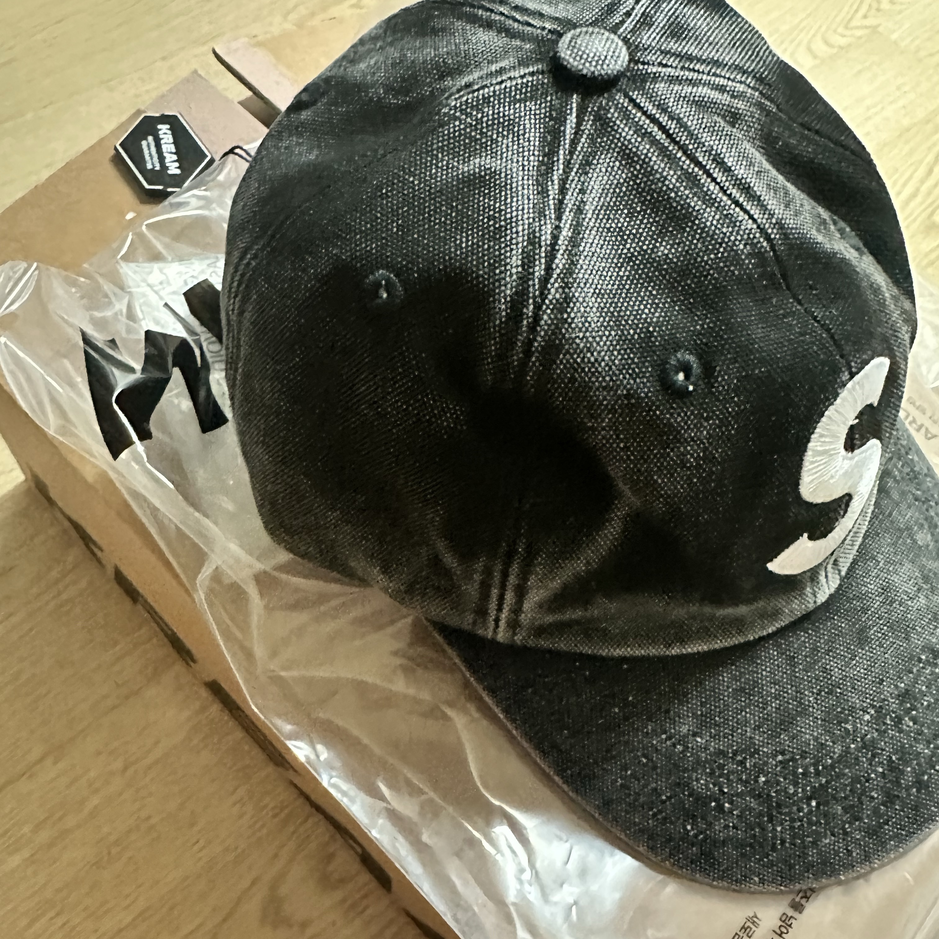 Supreme Pigment S Logo 6-Panel Black - 24FW 착용 스타일 - 1