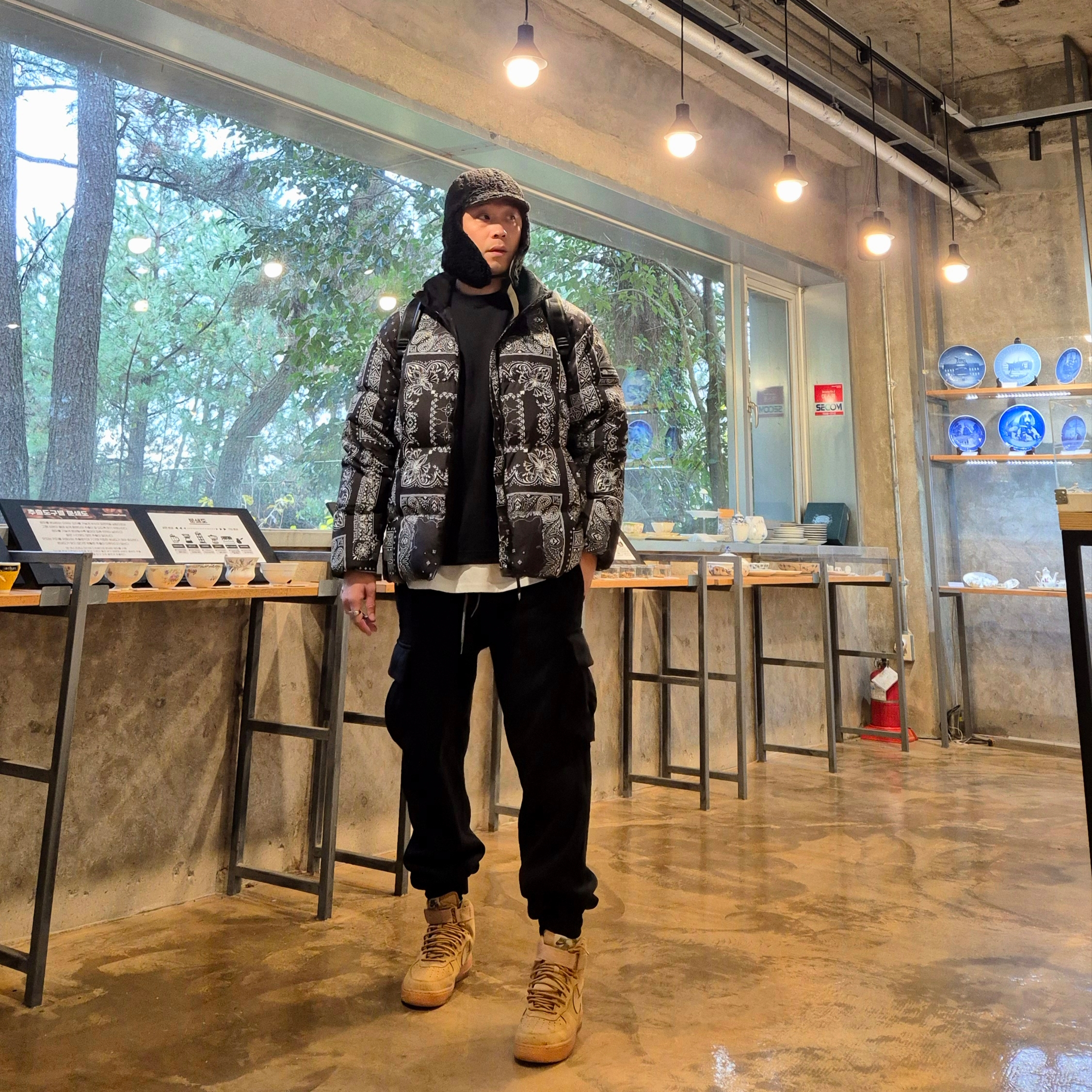 Nike Air Force 1 High '07 LV8 WB Flax, The North Face Novelty Lofty Down Jacket Real Black 착용 스타일 - 1