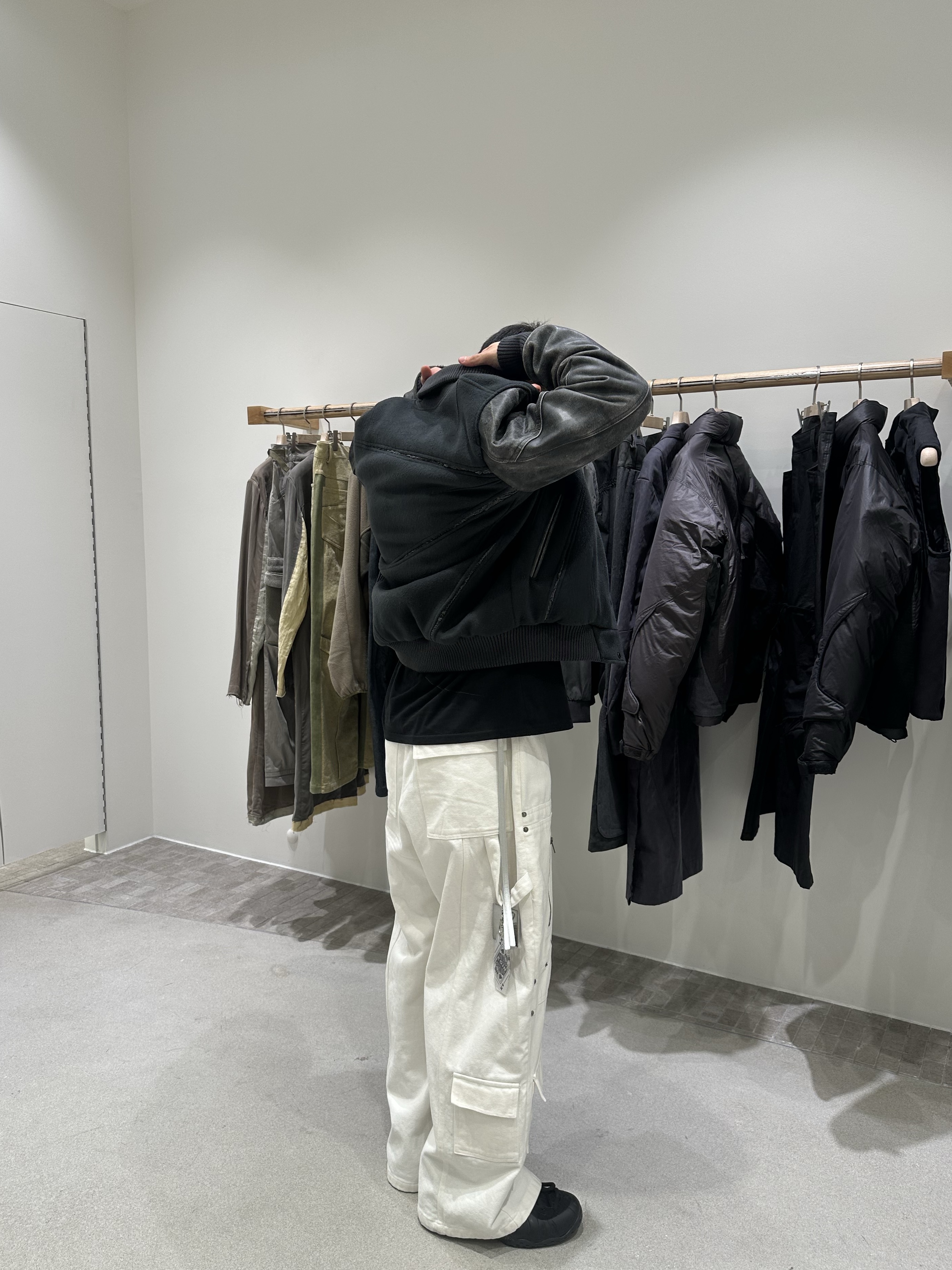 Nos Couleurs x Koin x Llud Rivet Carpenter Pants White, Nike Air Foamposite One Black Anthracite 착용 스타일