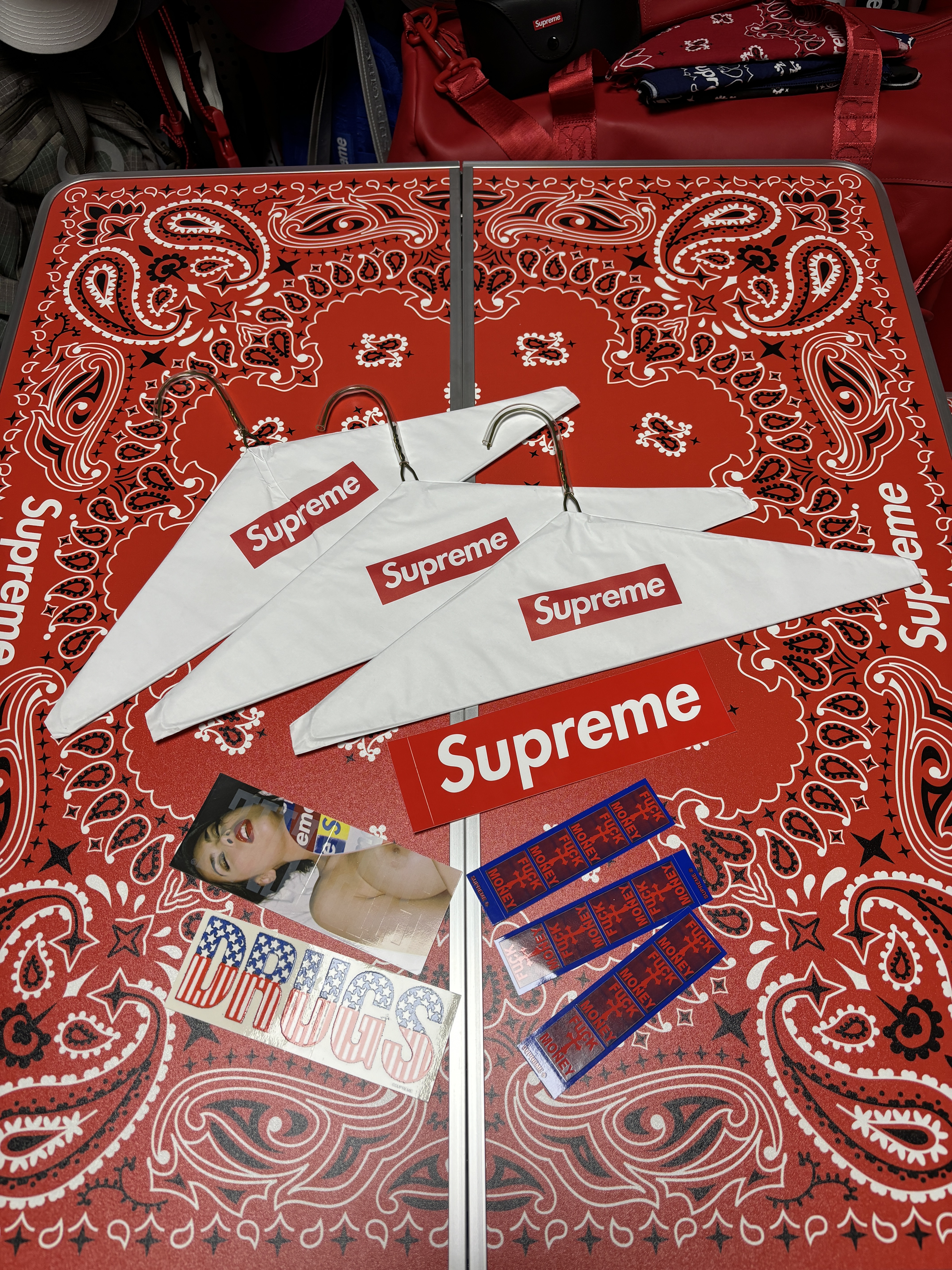 Supreme x The North Face Summit Series Outer Tape Seam Coaches Jacket Pink - 21SS, Supreme x Ducati Track Jacket Light Grey - 24SS 착용 스타일 - 9