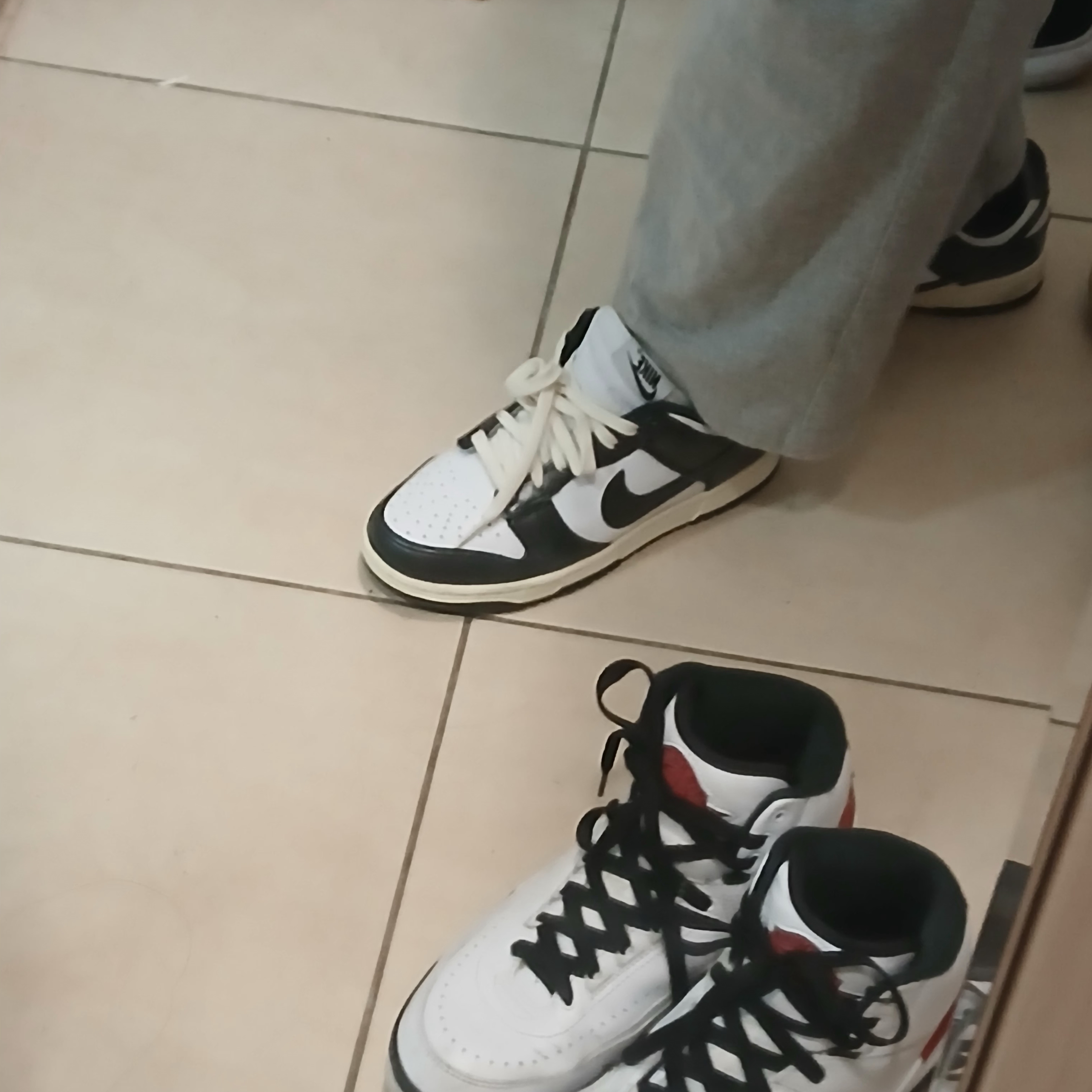 Nike Dunk Low Retro Black, Jordan 2 Retro OG Chicago 착용 스타일 - 1