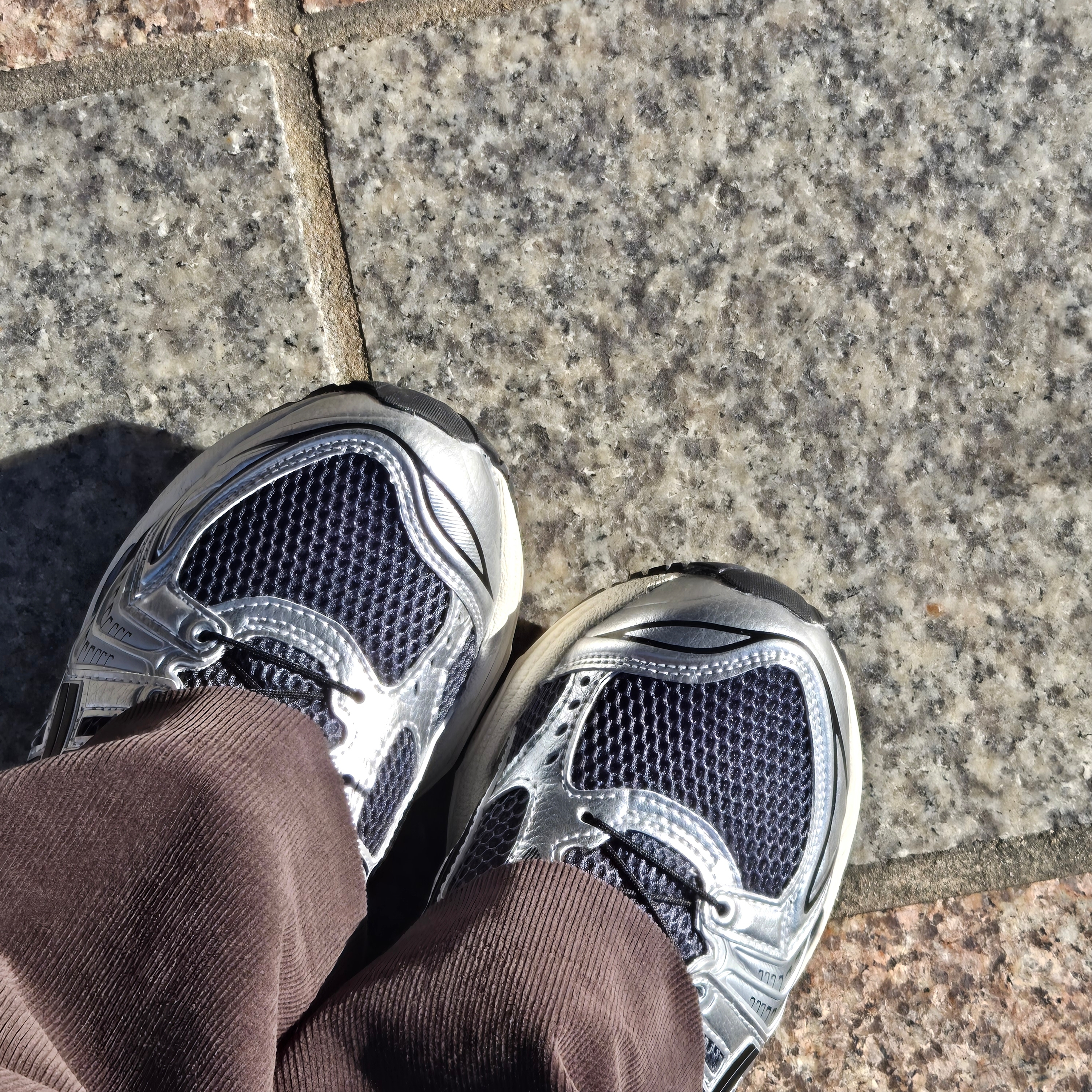 Asics Unlimited Gel-Kayano 14 Carrier Grey Black 착용 스타일