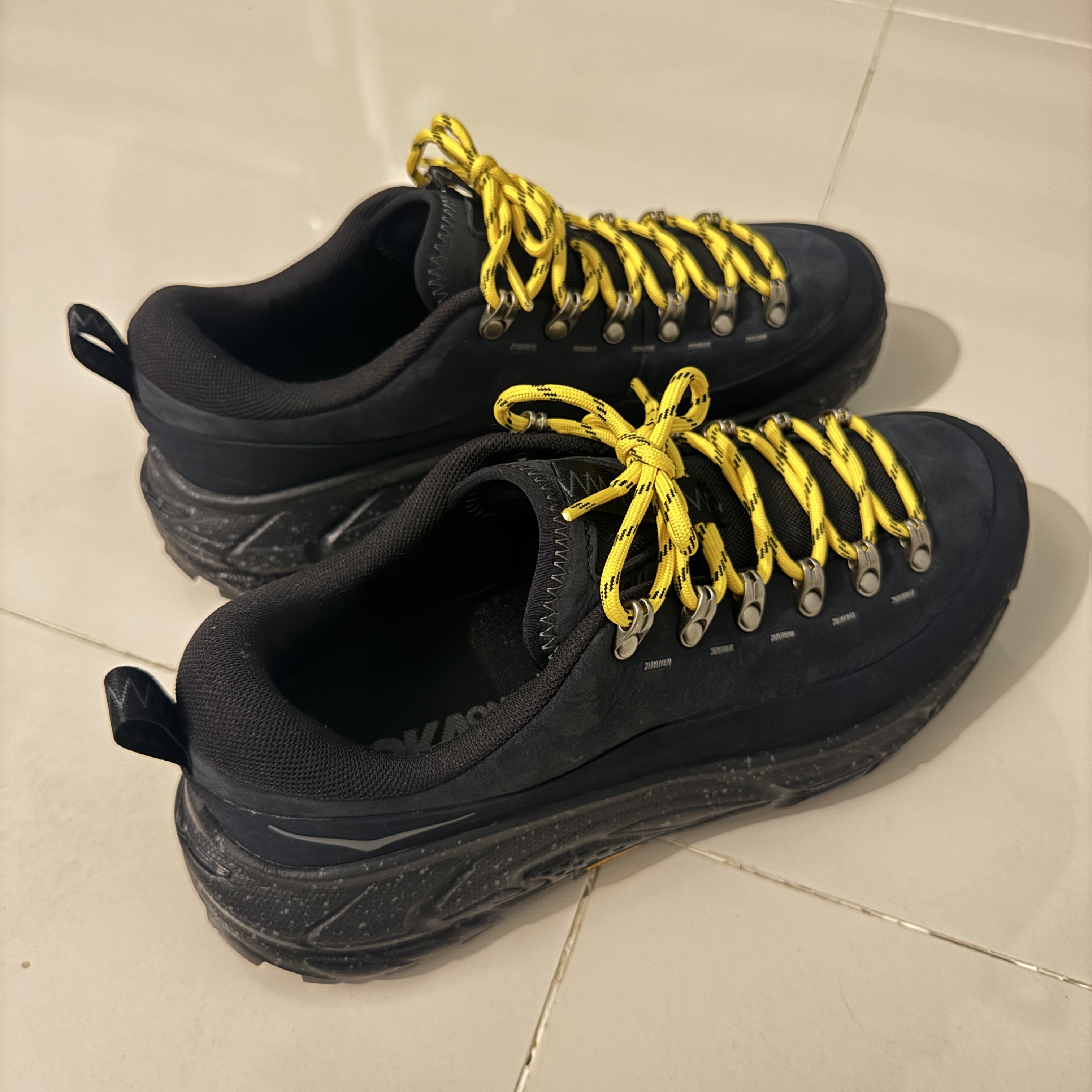 Hoka Tor Summit 2 Black 착용 스타일
