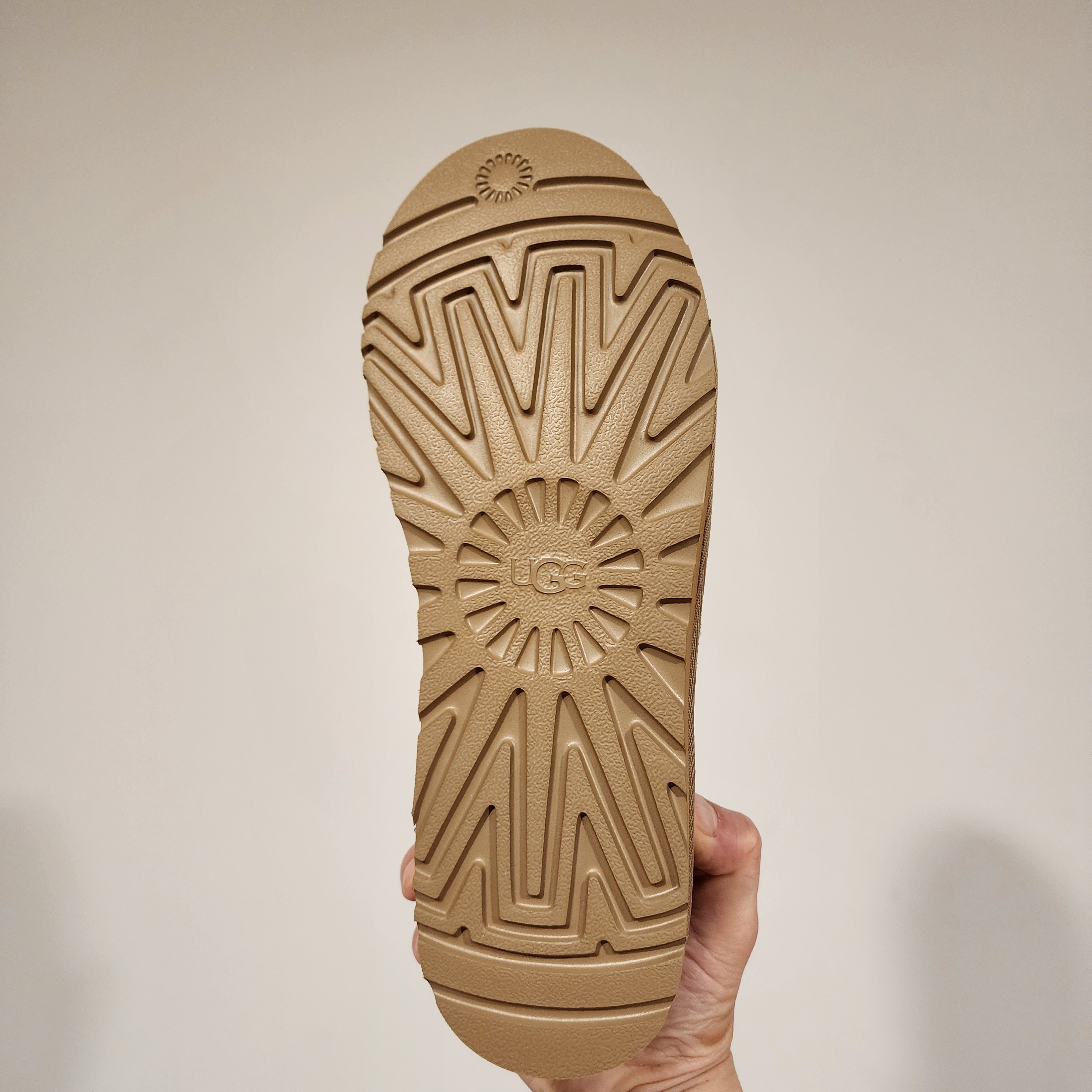 UGG x Palace Tasman Slipper Burnt Olive Camo 착용 스타일 - 4