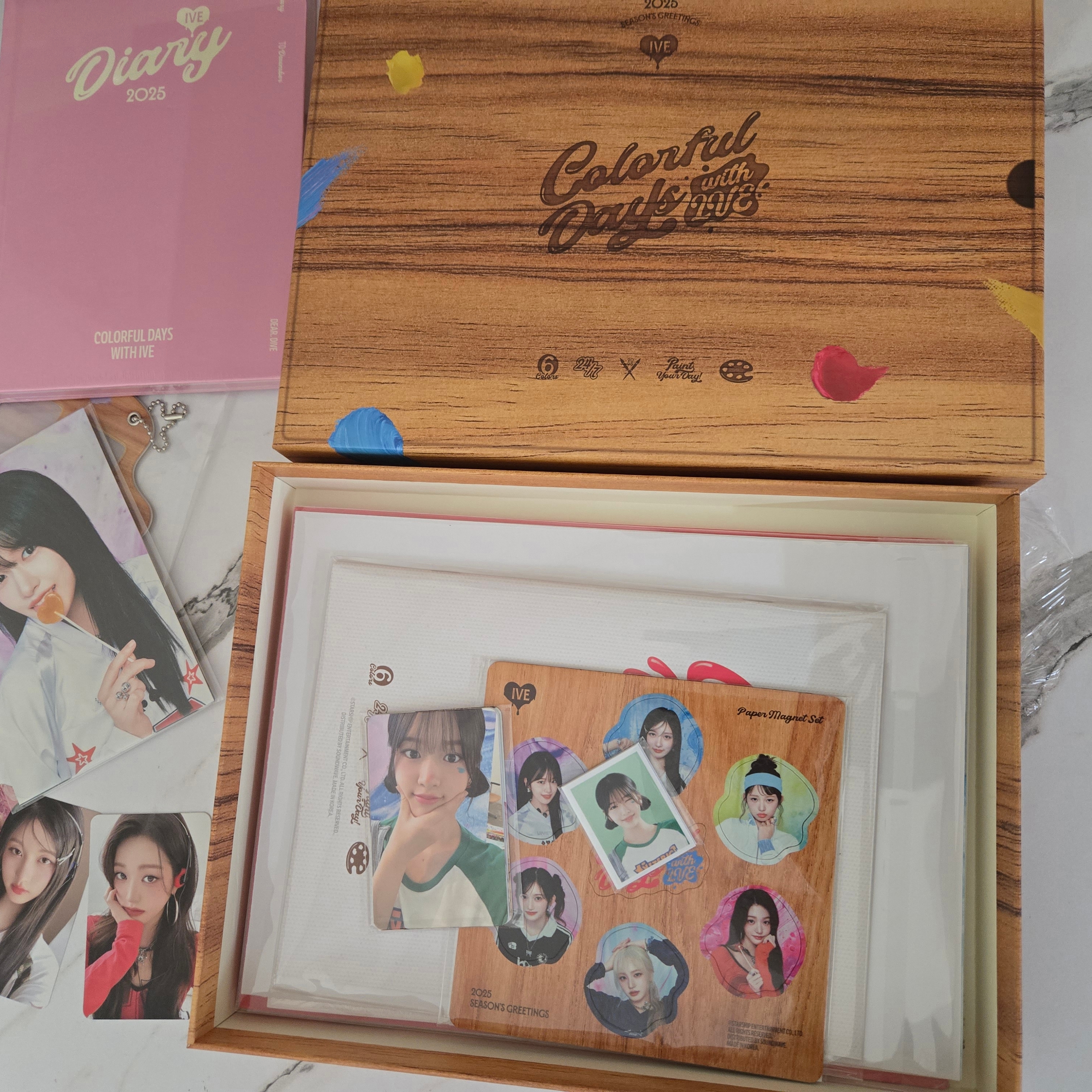 IVE Colorful Days with IVE Season's Greetings 2025 착용 스타일