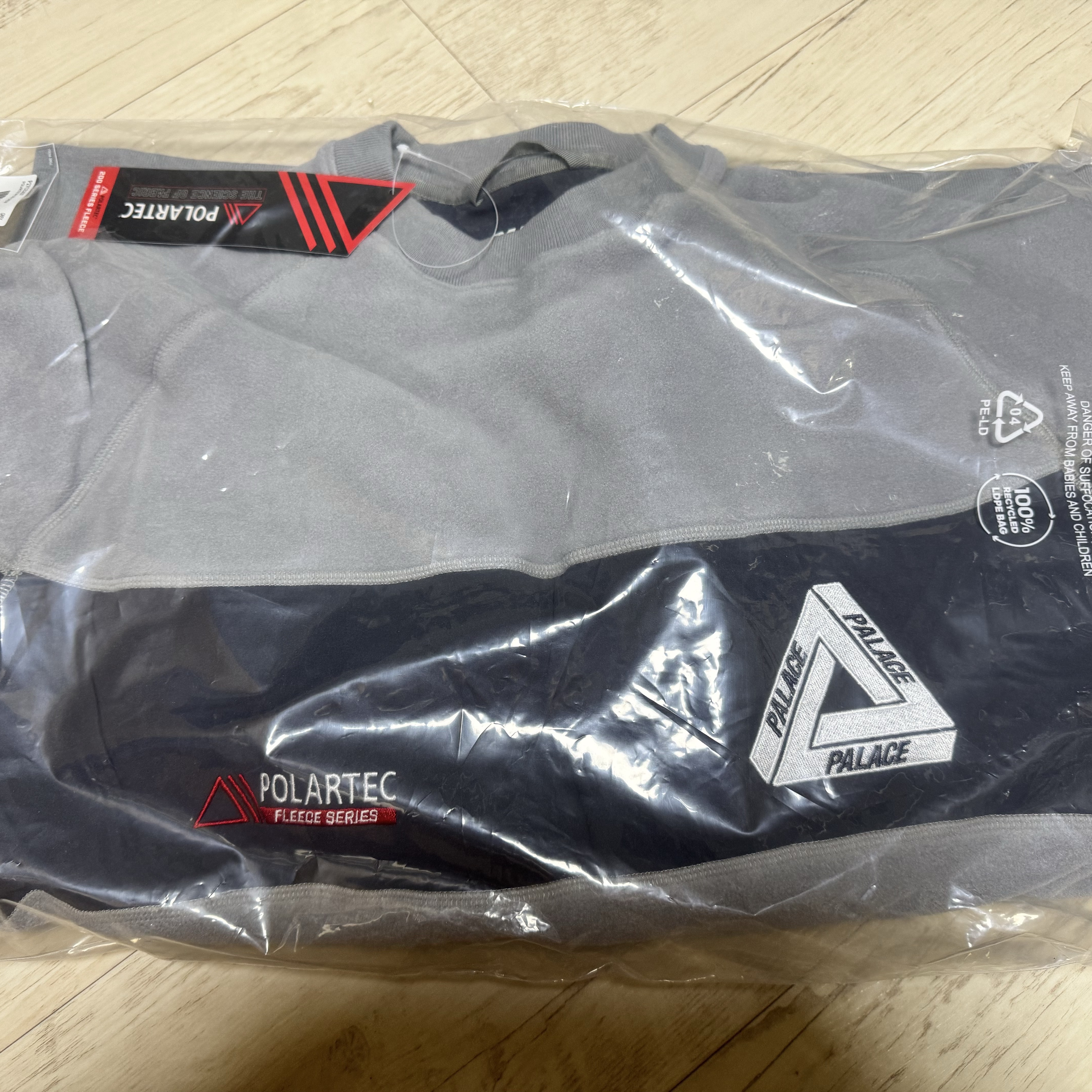 Palace Polartec 200 Crew Grey - 24FW 착용 스타일