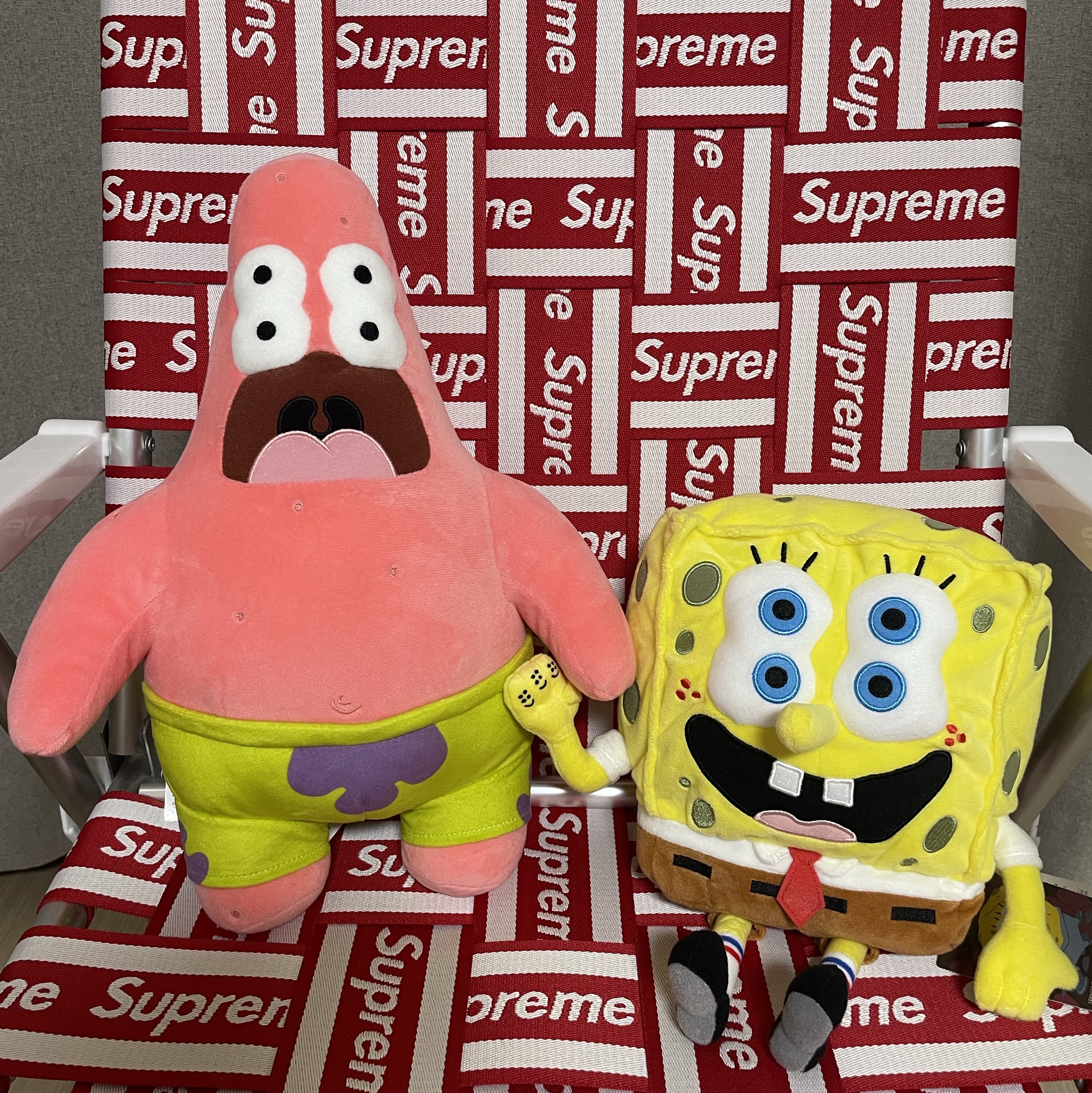 Uniqlo UT x CPFM x SpongeBob Plush Toy SpongeBob, Uniqlo UT x CPFM x SpongeBob Plush Toy Patrick Star 착용 스타일