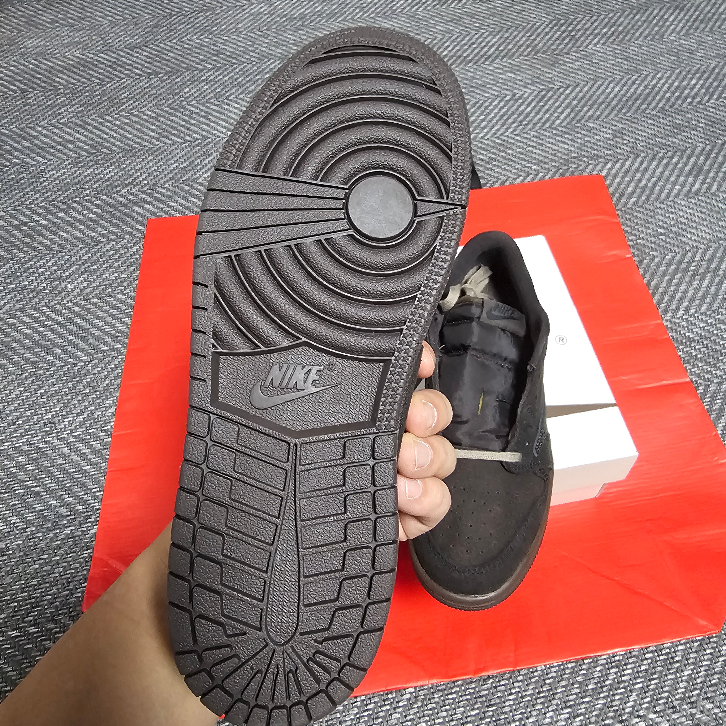 (PS) Jordan 1 x Travis Scott Retro Low OG SP Velvet Brown and Dark Mocha, Jordan 1 Retro Low OG Black Toe 착용 스타일 - 6
