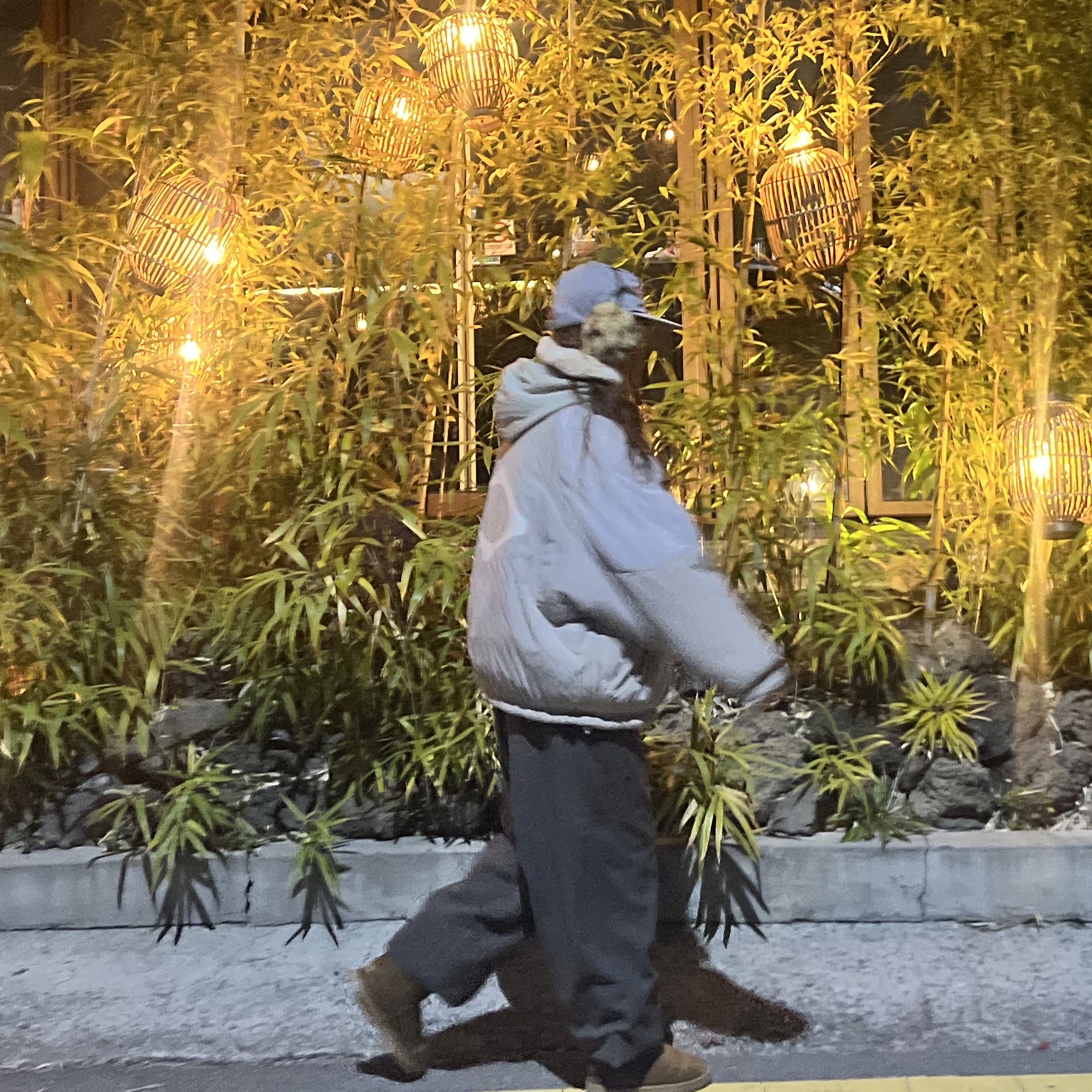 Mischief Rhombus Team Down Jacket Beige 착용 스타일