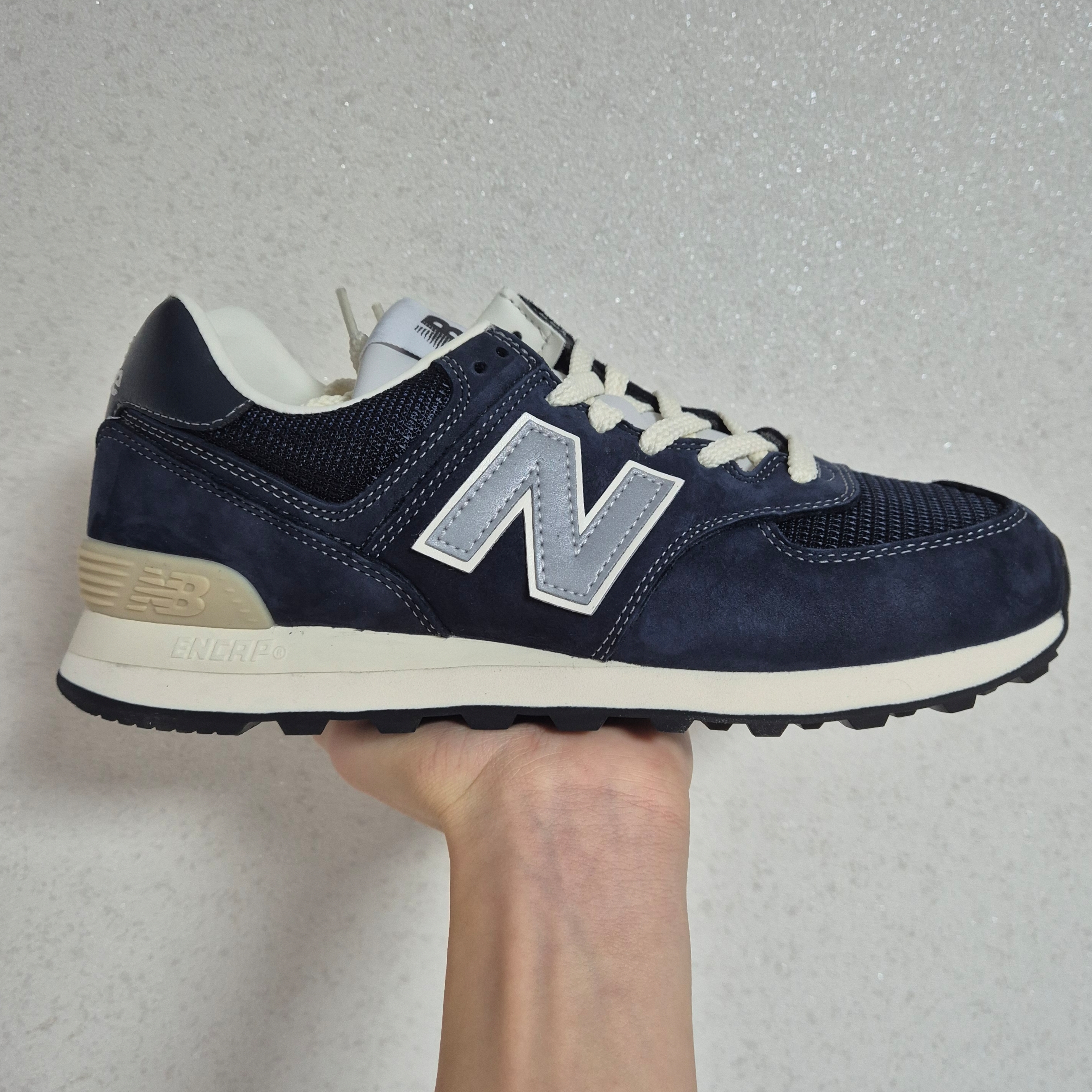 New Balance x Pottery 574 Premium Hard Navy 착용 스타일