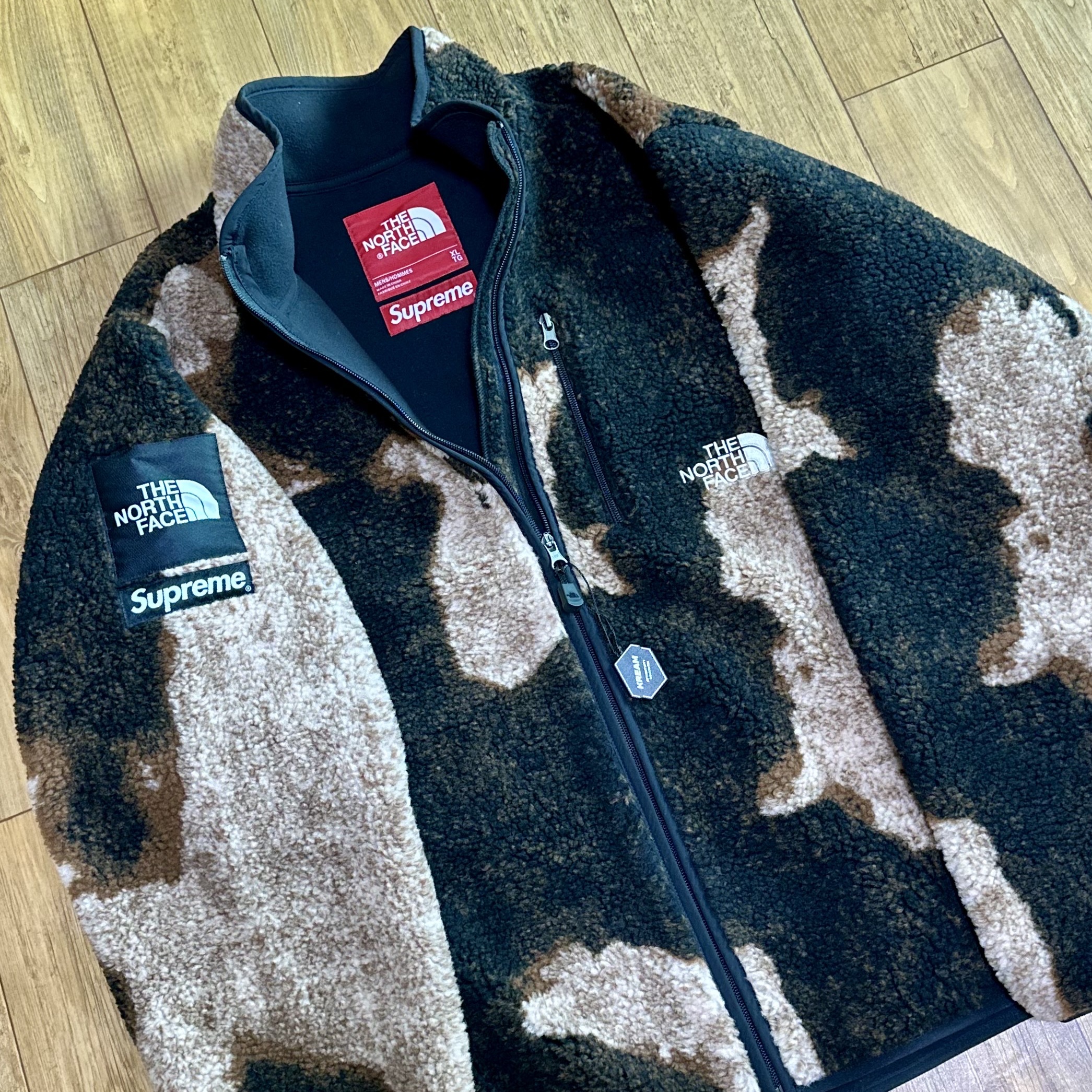Supreme x The North Face Bleached Denim Print Fleece Jacket Black - 21FW 착용 스타일